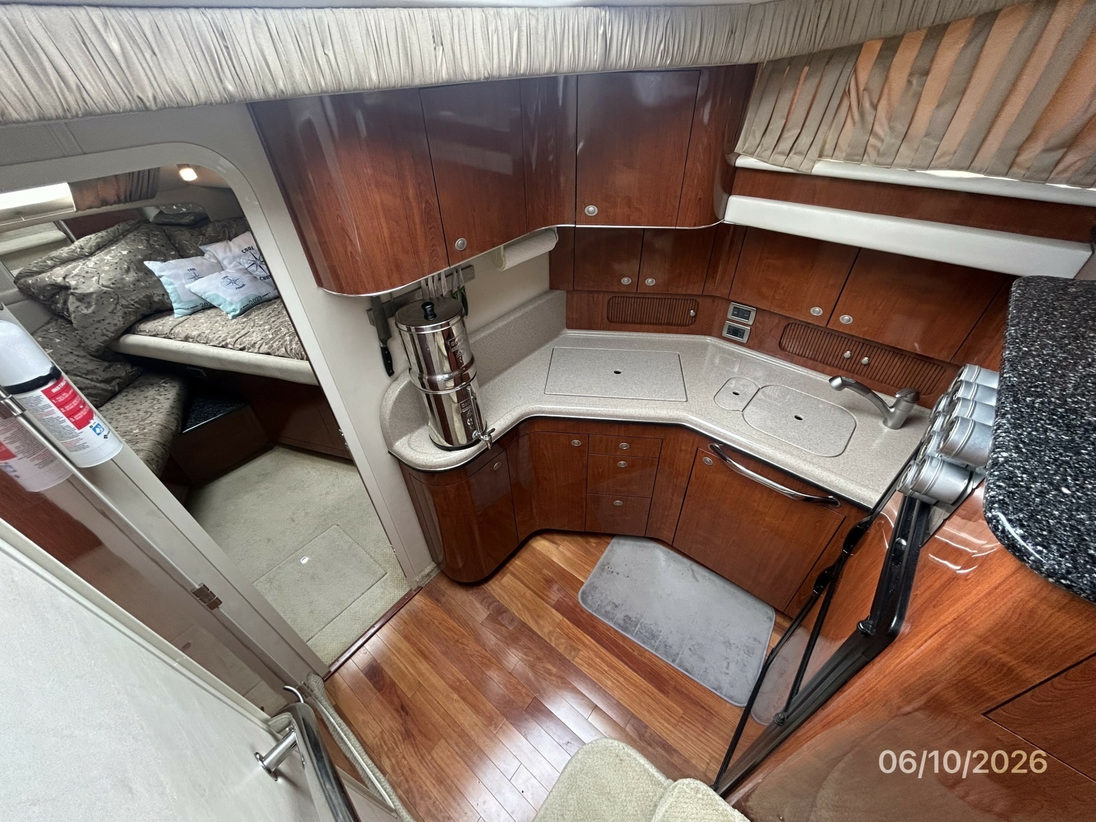39' Sea Ray galley1