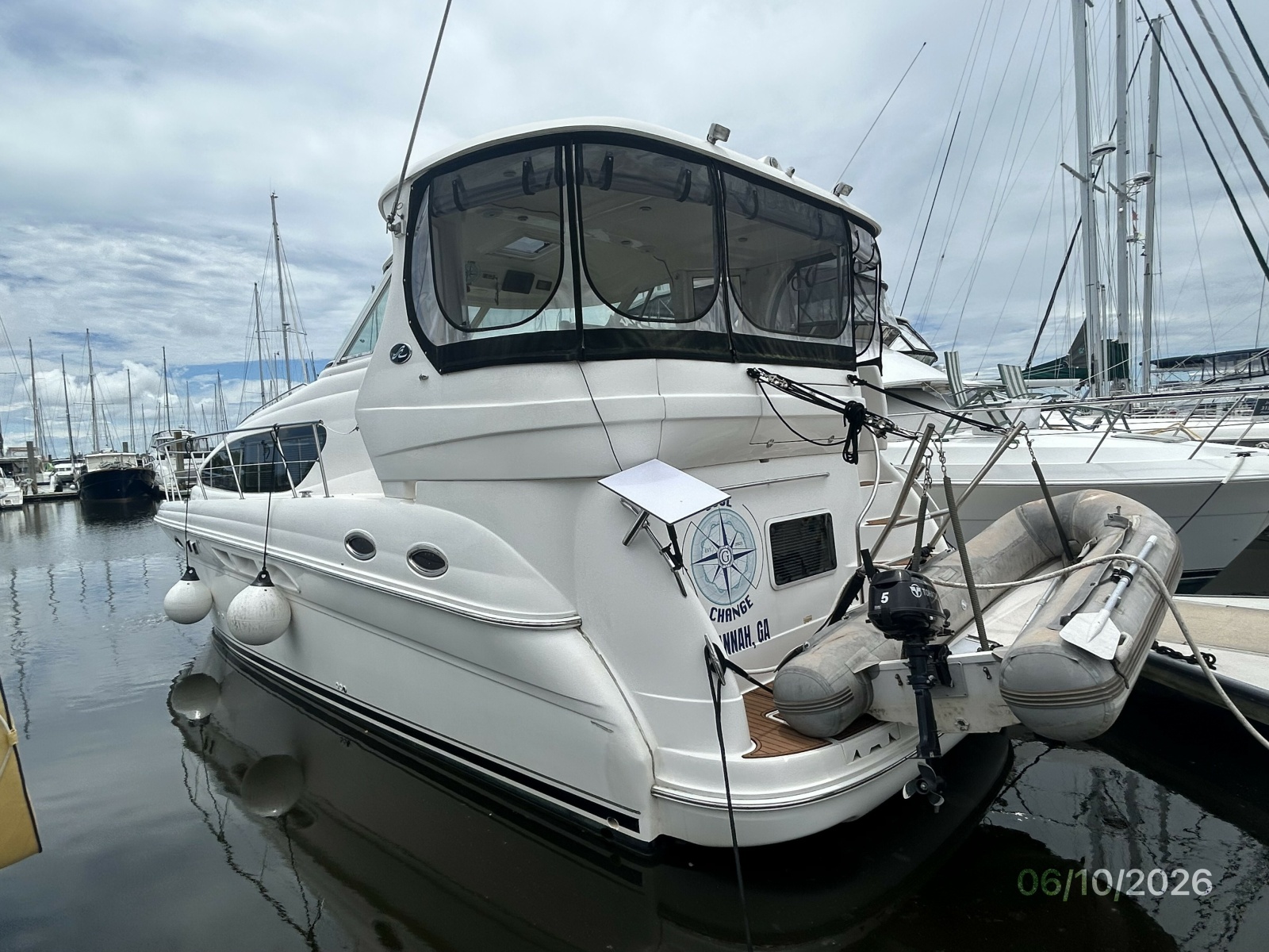 39' Sea Ray port aft profile