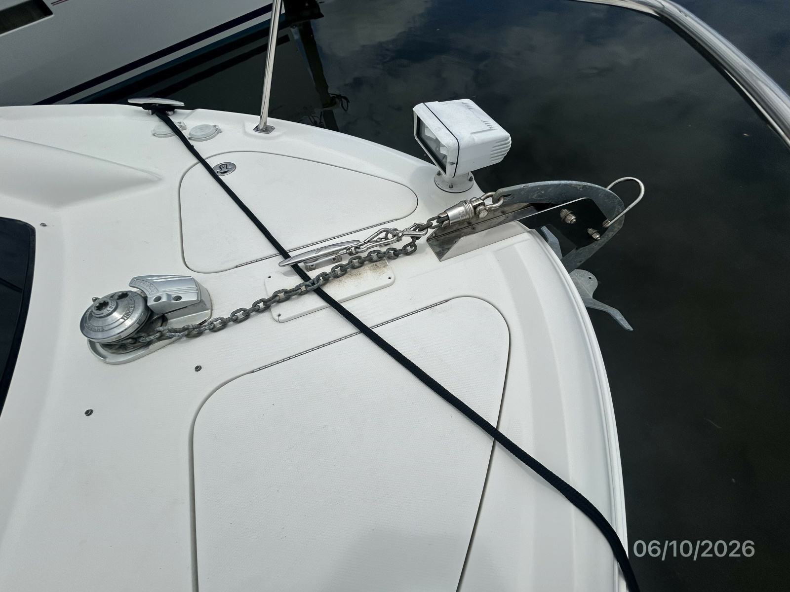 39' Sea Ray anchor windlass1