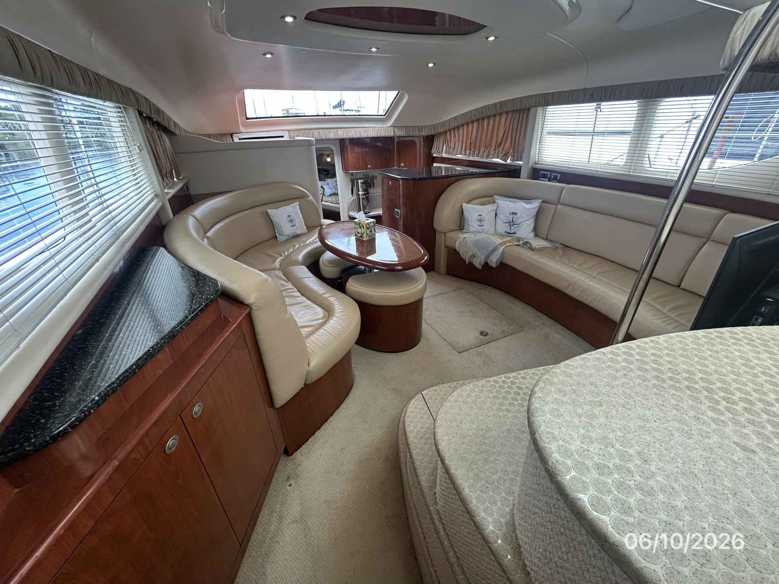 39' Sea Ray salon forward