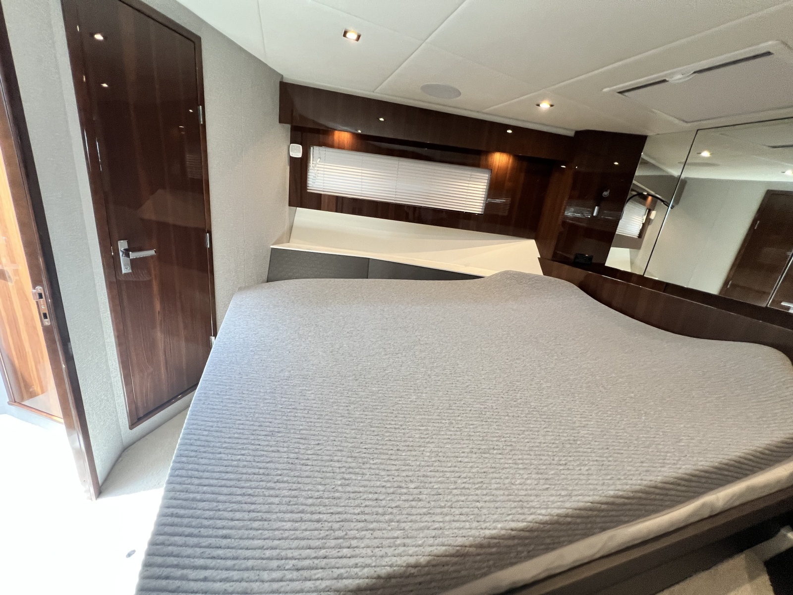 2021 Cruisers Yachts 50 Cantius
