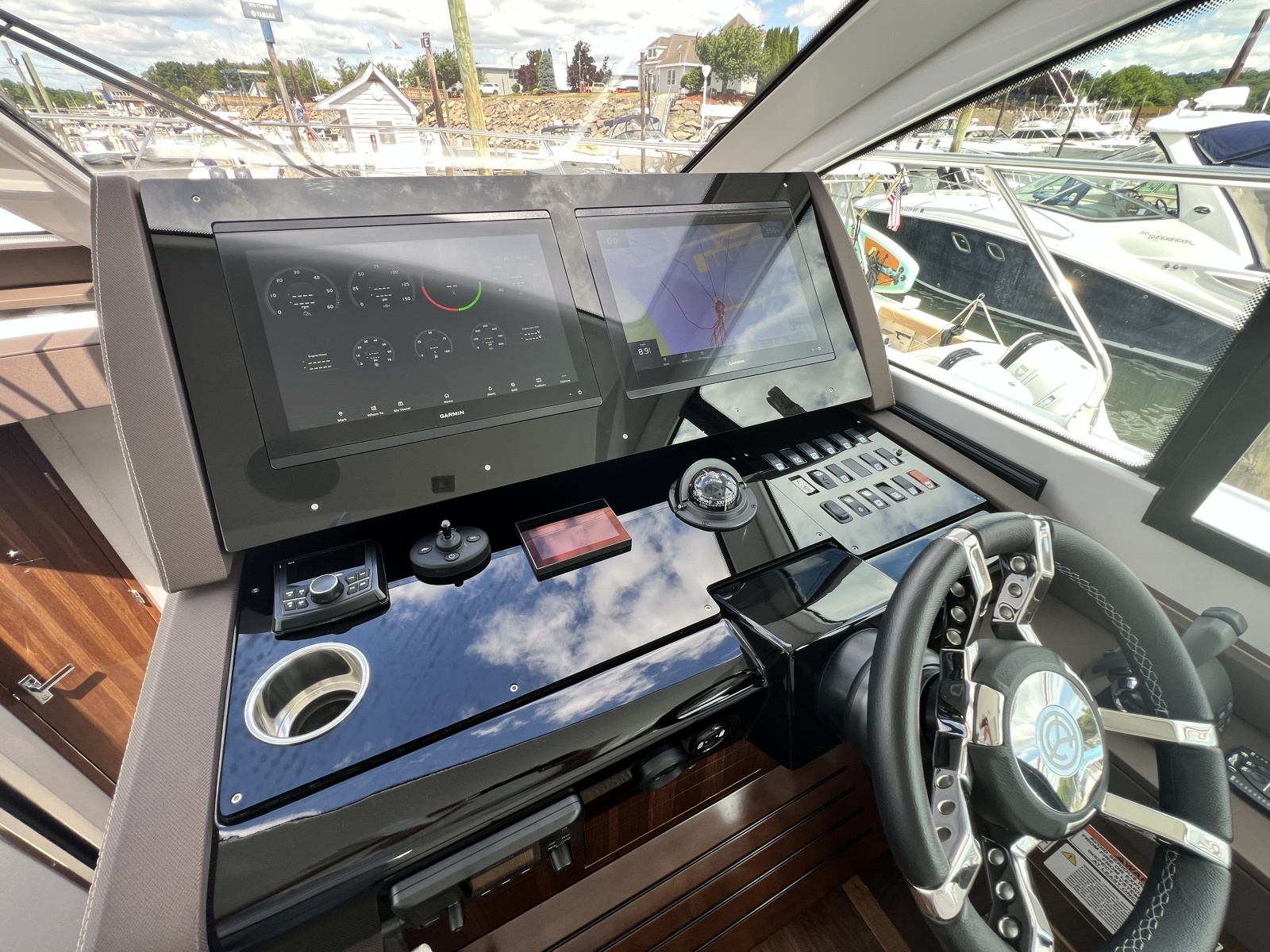 2021 Cruisers Yachts 50 Cantius