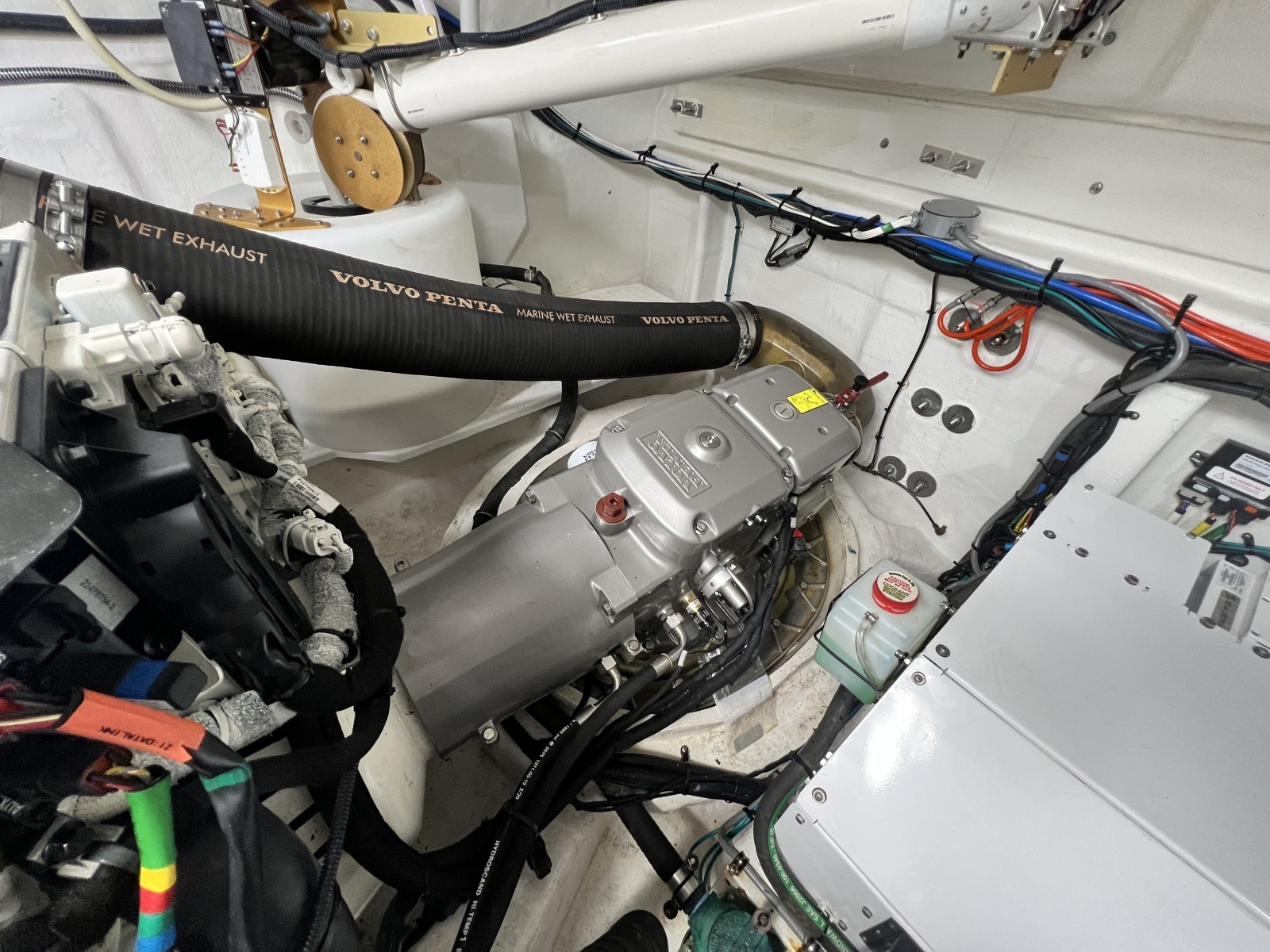 2021 Cruisers Yachts 50 Cantius