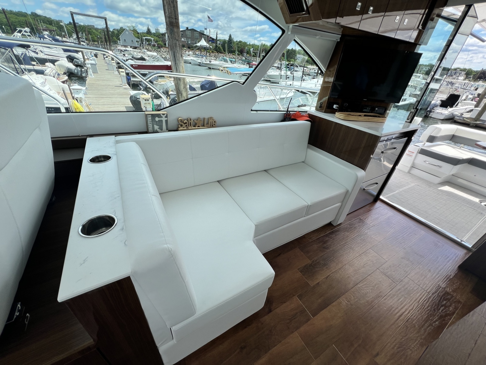 2021 Cruisers Yachts 50 Cantius