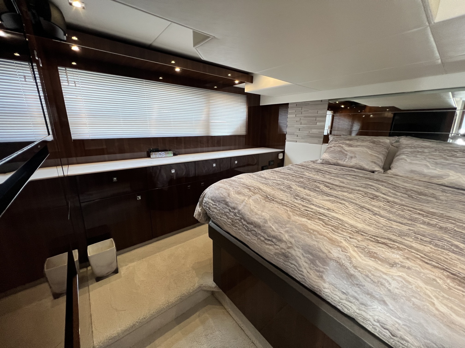 2021 Cruisers Yachts 50 Cantius