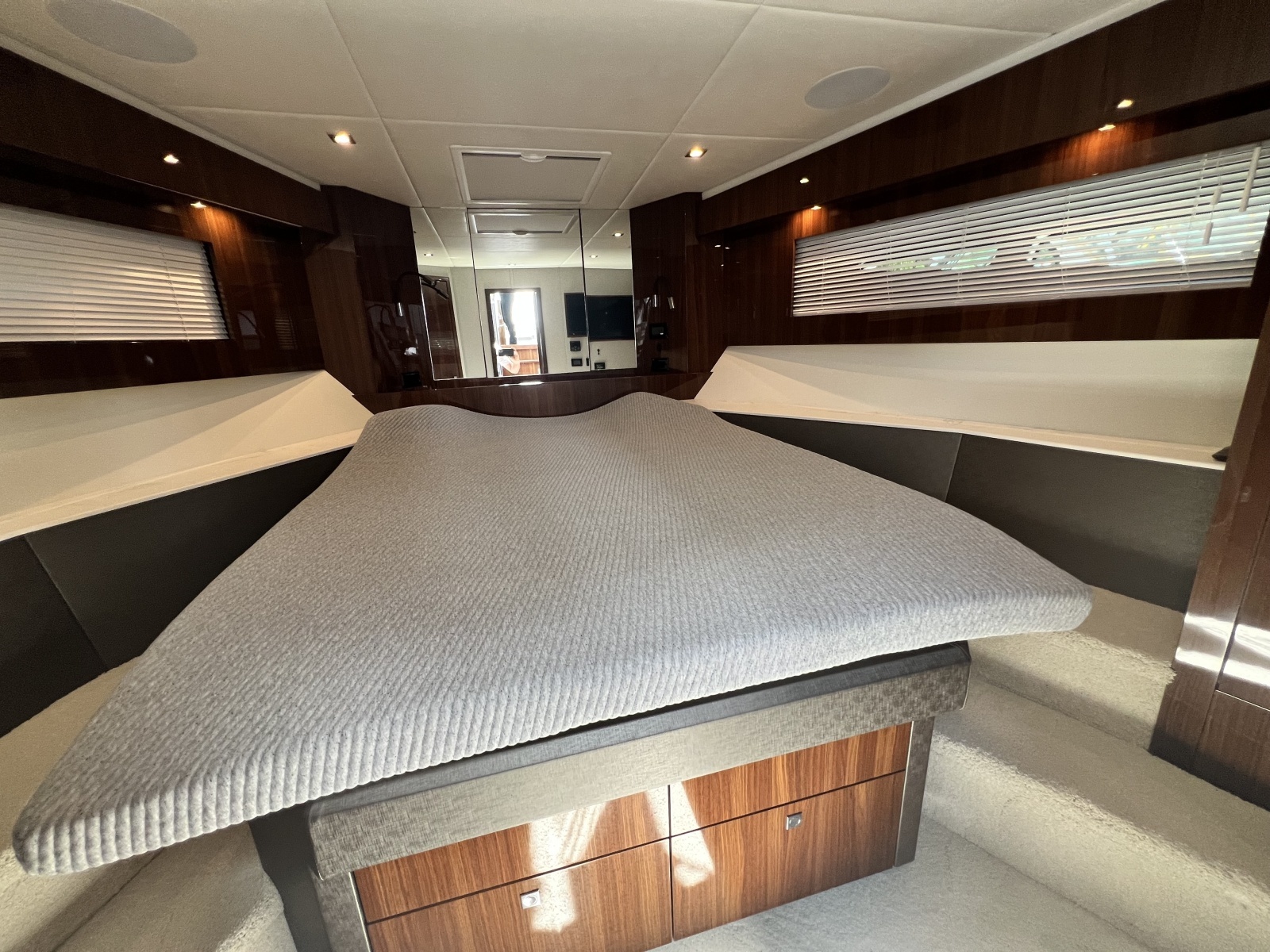 2021 Cruisers Yachts 50 Cantius