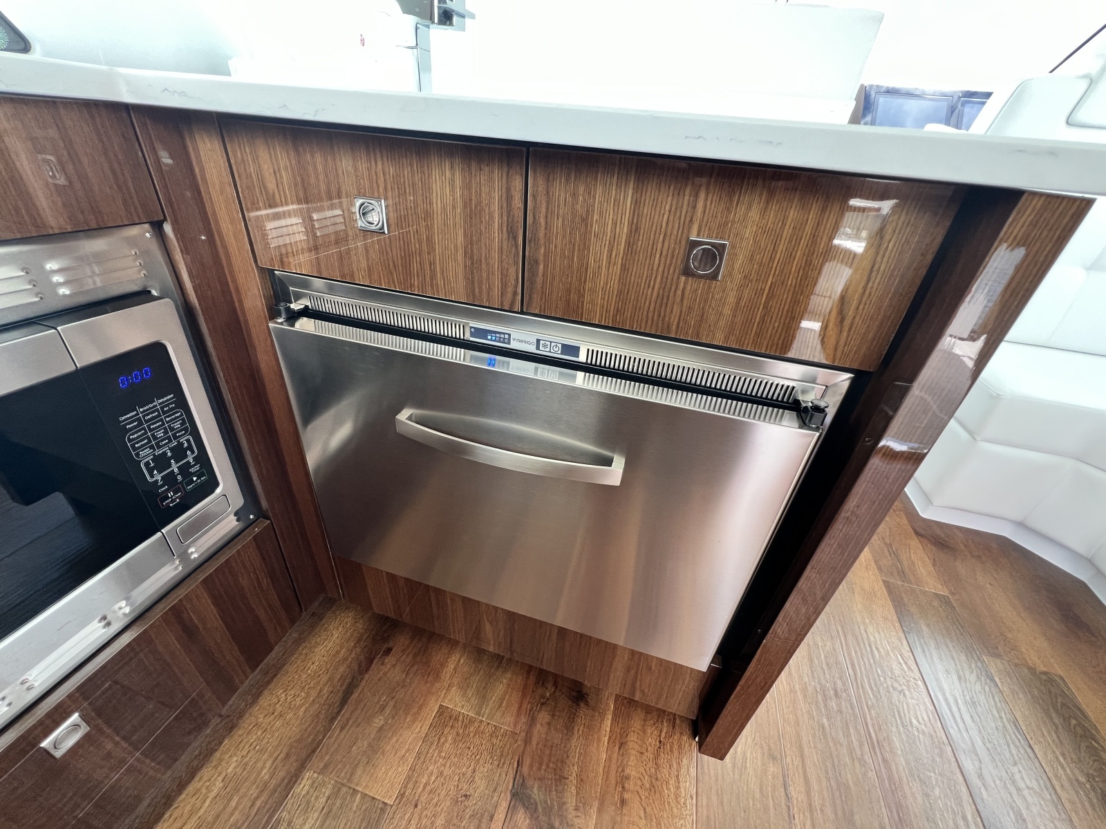 2021 Cruisers Yachts 50 Cantius
