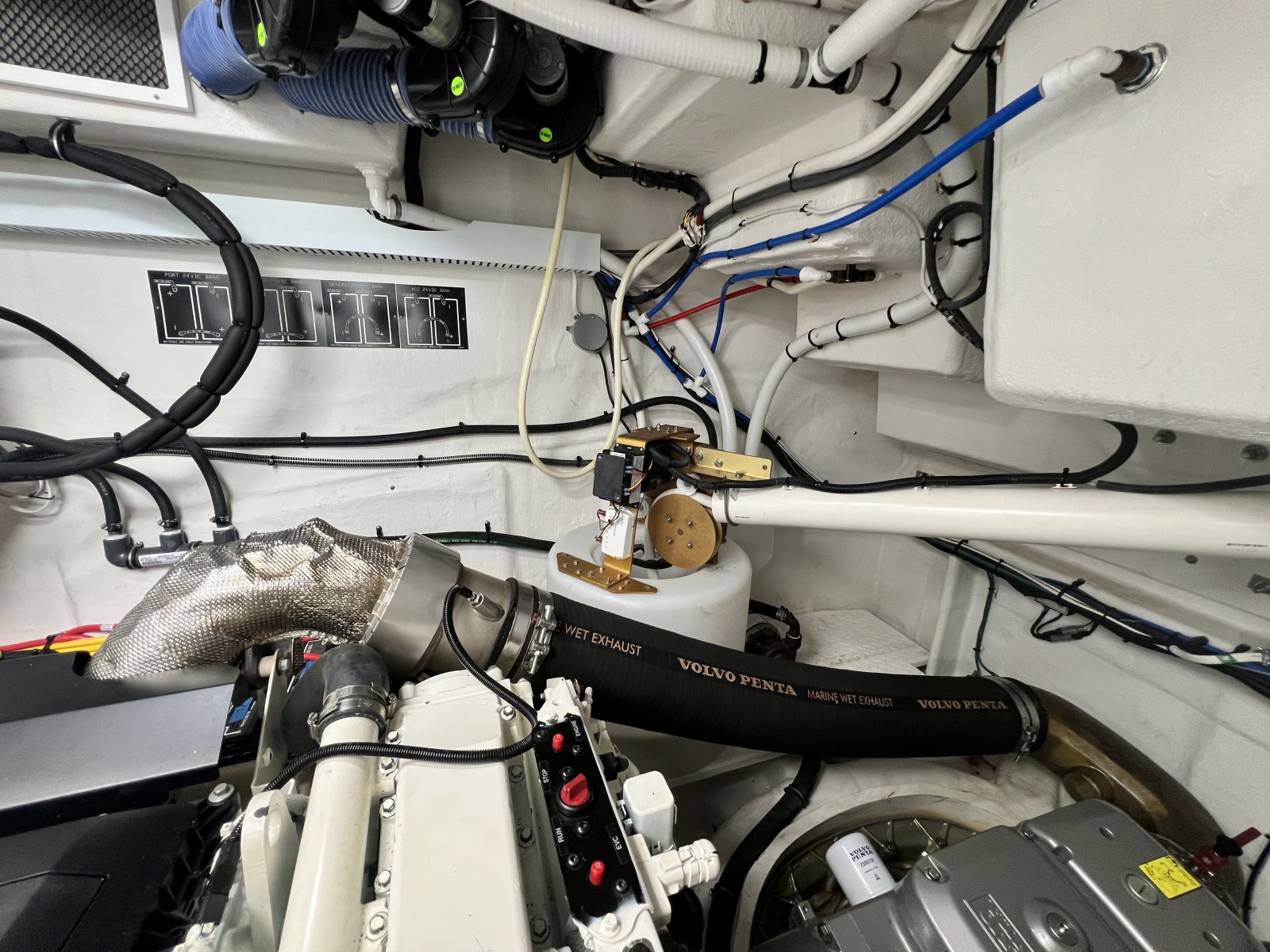 2021 Cruisers Yachts 50 Cantius