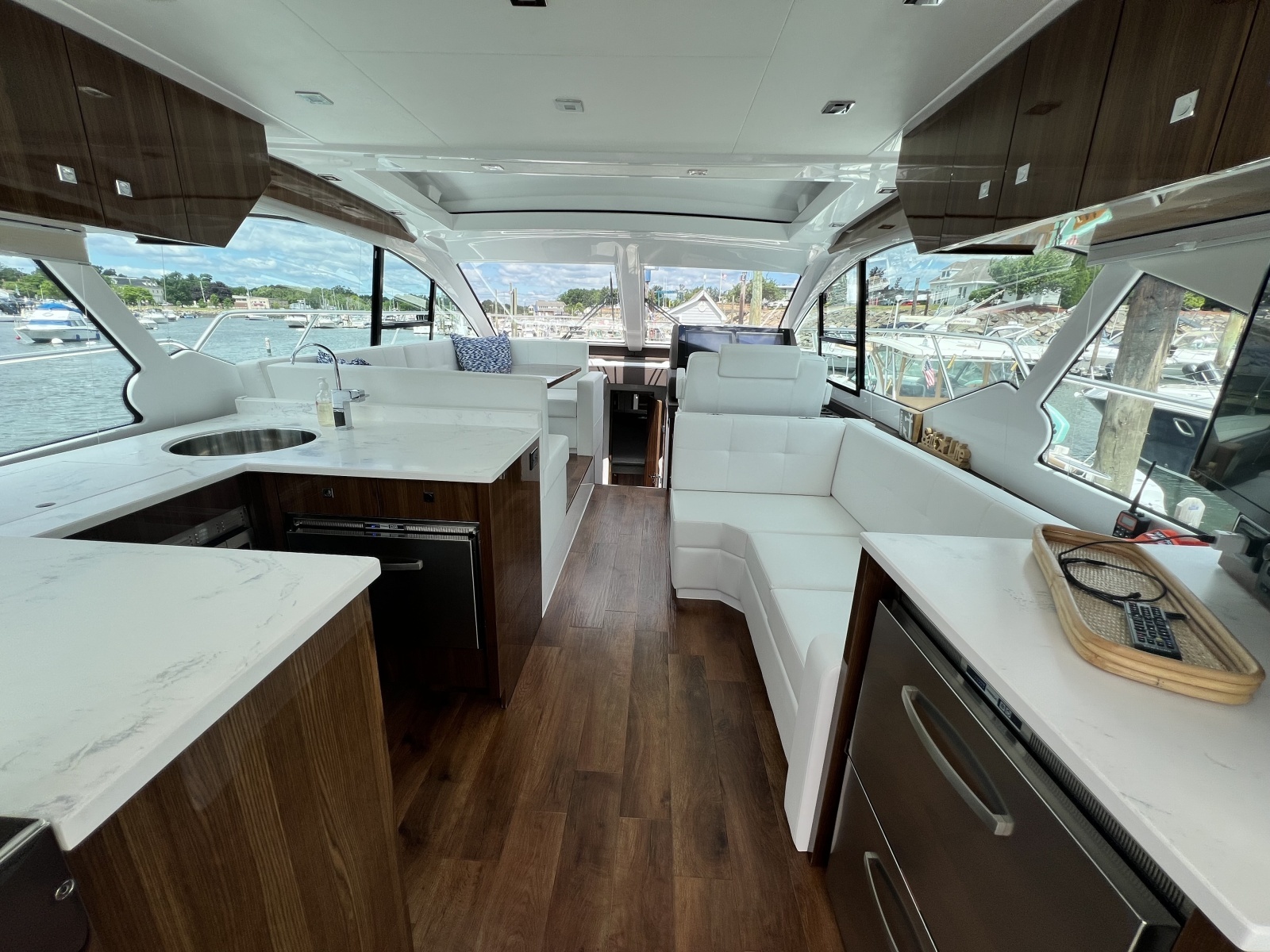 2021 Cruisers Yachts 50 Cantius