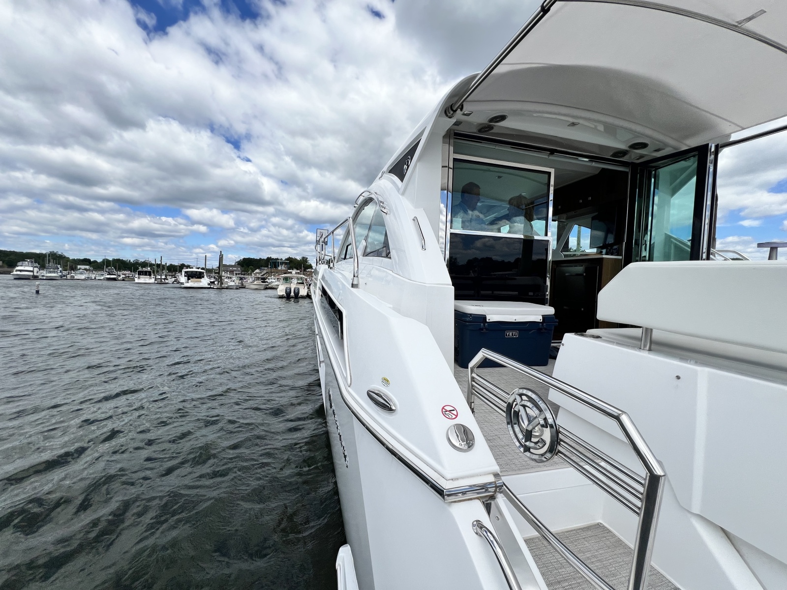 2021 Cruisers Yachts 50 Cantius
