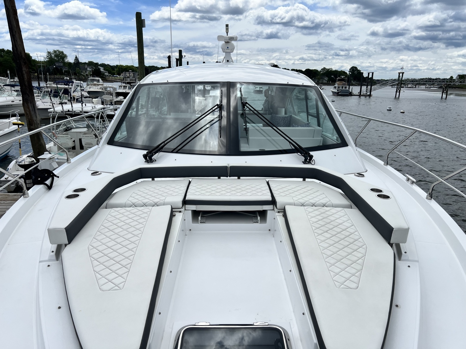 2021 Cruisers Yachts 50 Cantius
