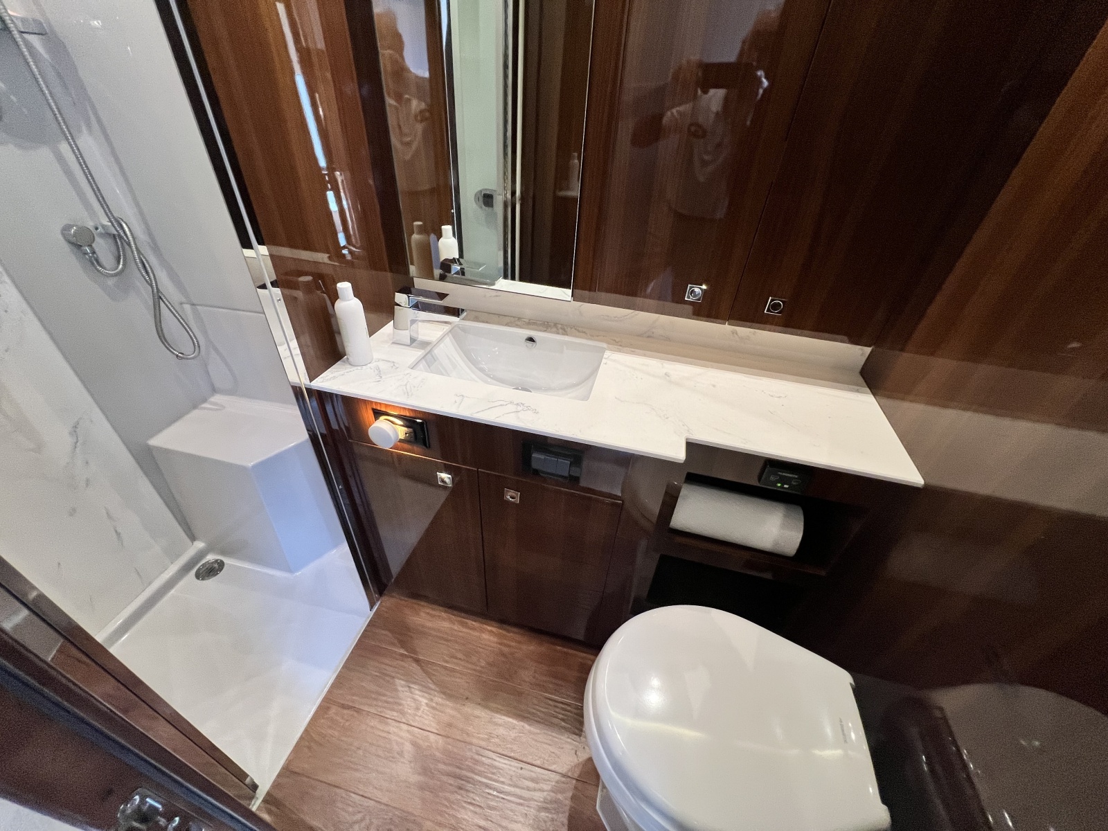 2021 Cruisers Yachts 50 Cantius
