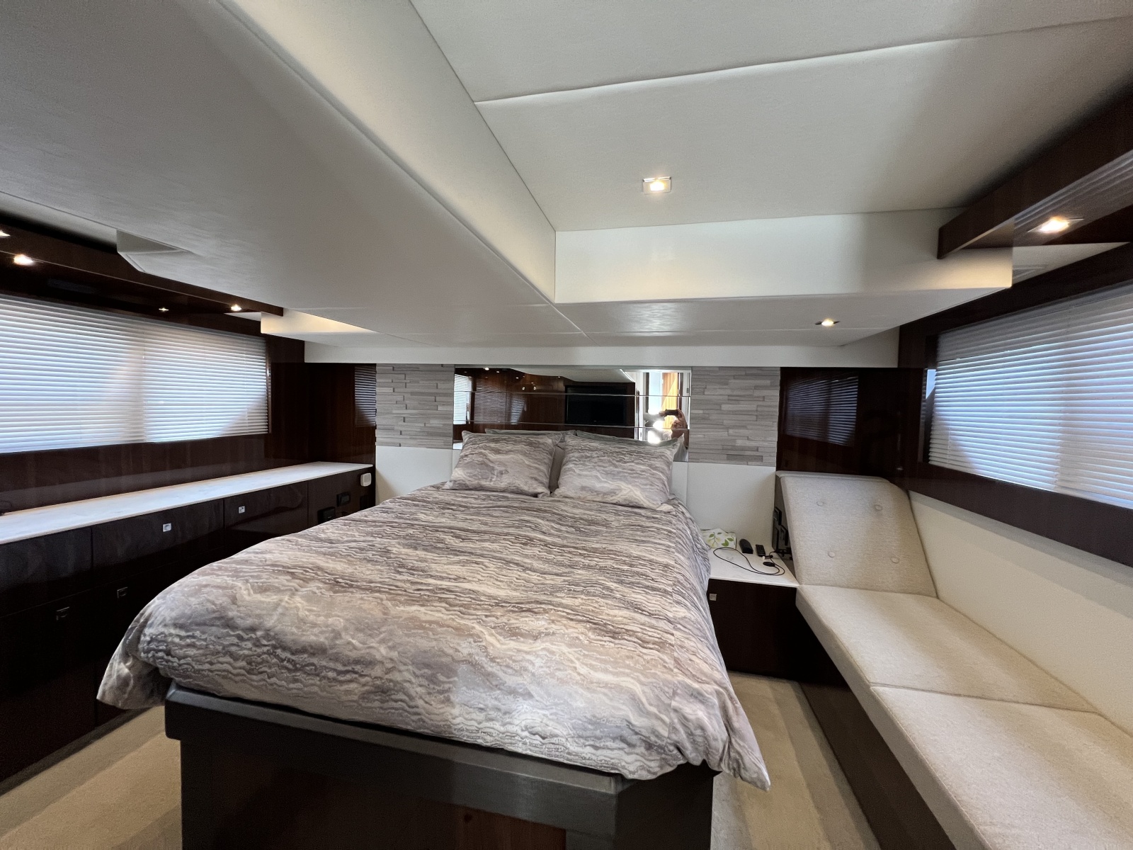 2021 Cruisers Yachts 50 Cantius