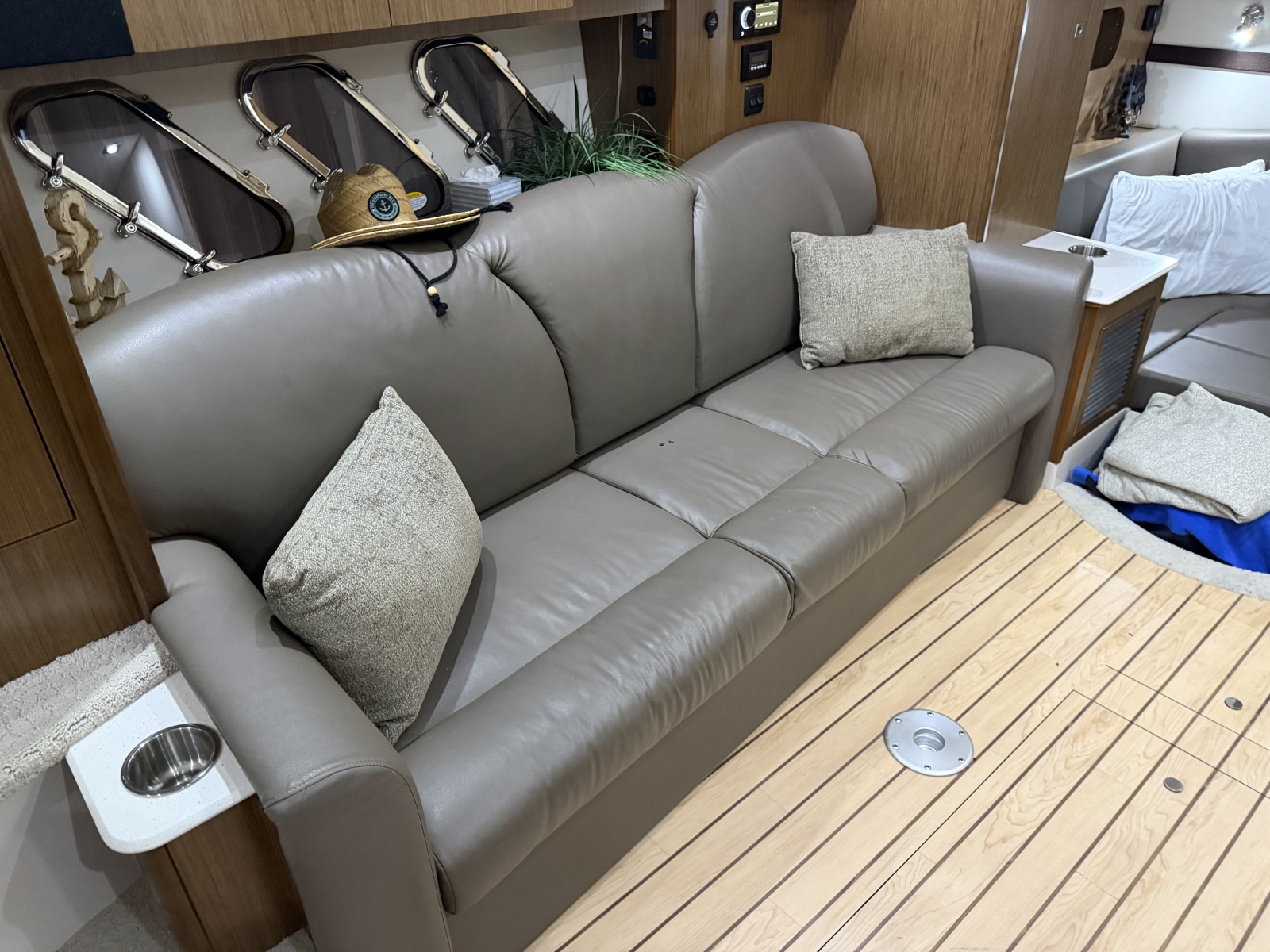 2014 Cruisers 350 Express