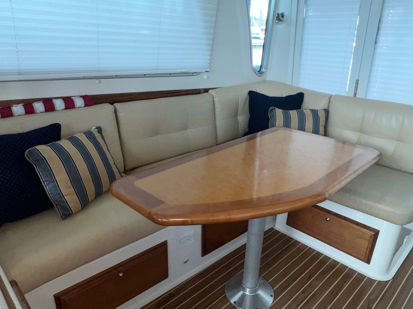 Last One 37ft Back Cove Yacht For Sale