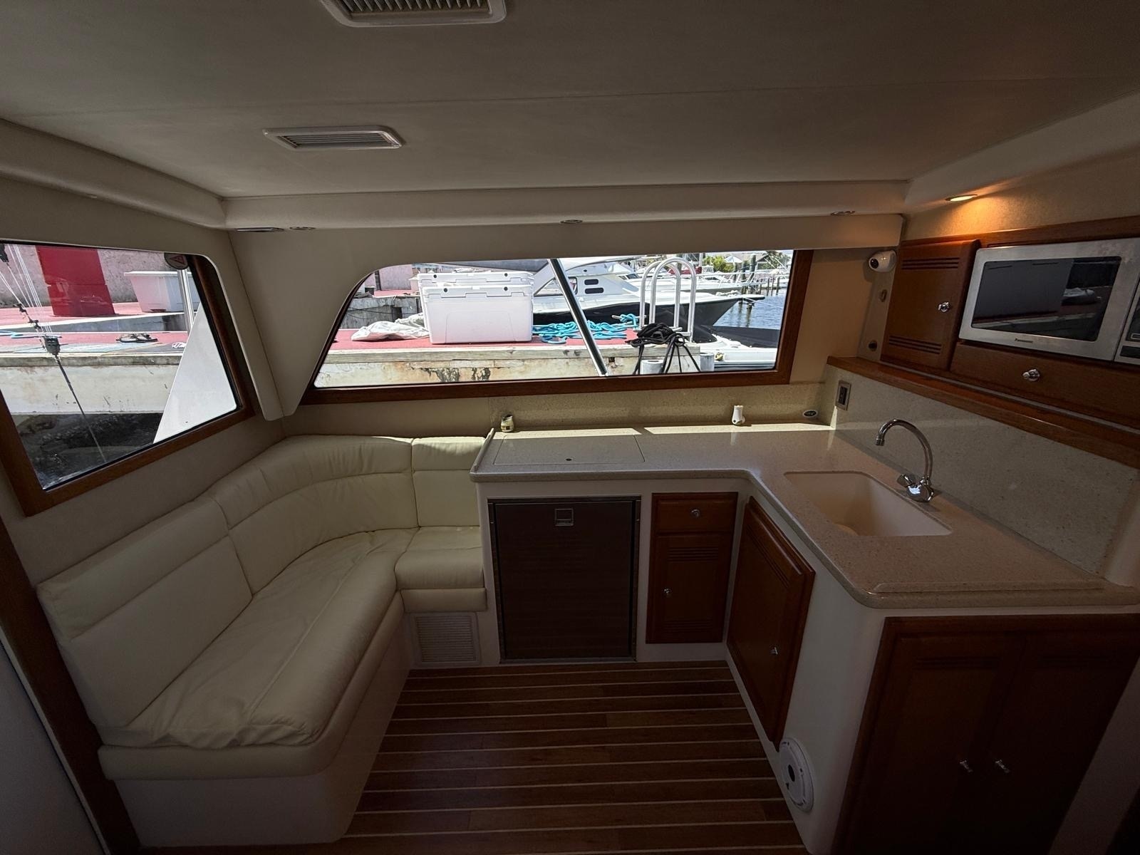 2004 Cabo 35 Flybridge