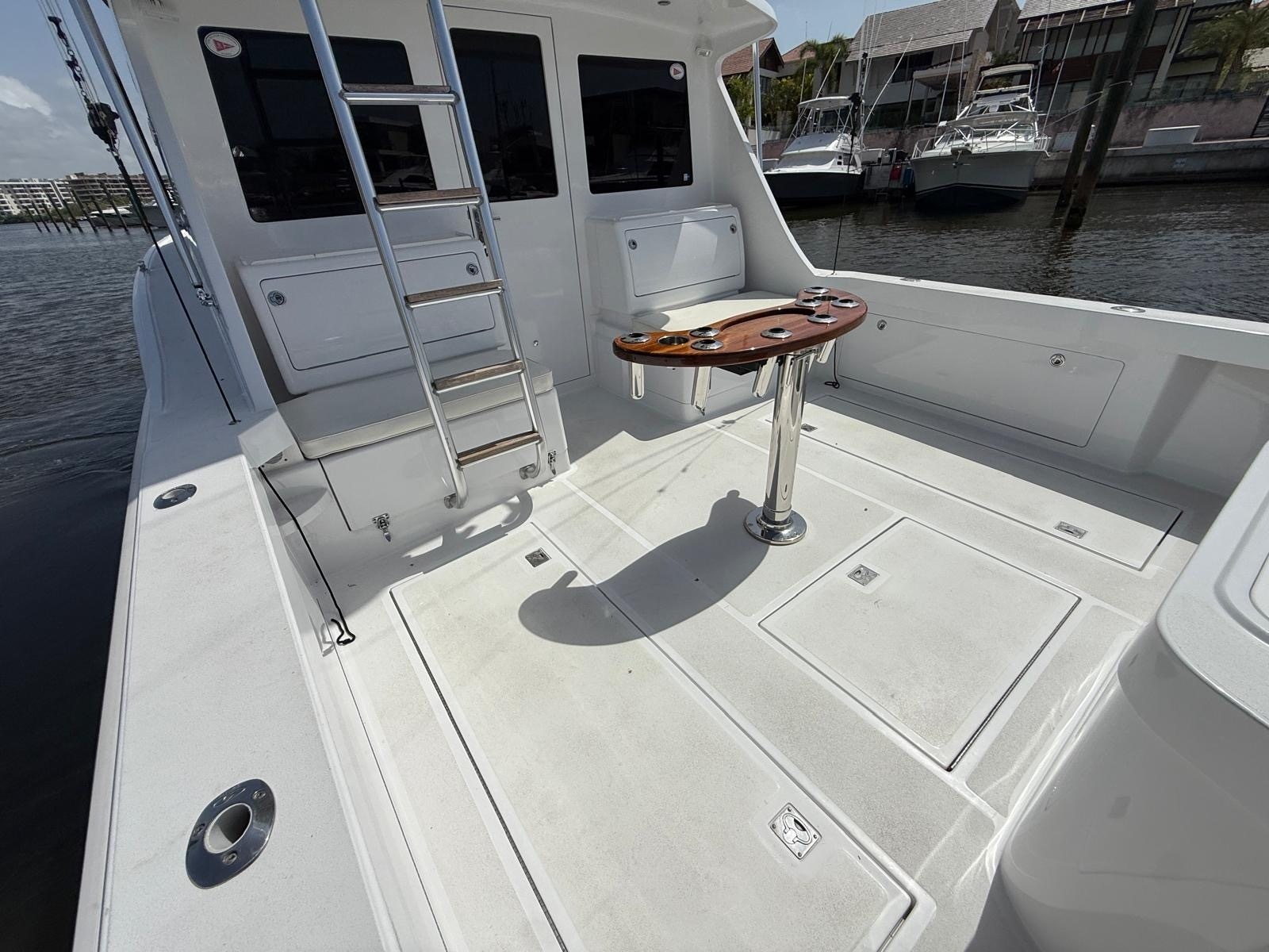2004 Cabo 35 Flybridge