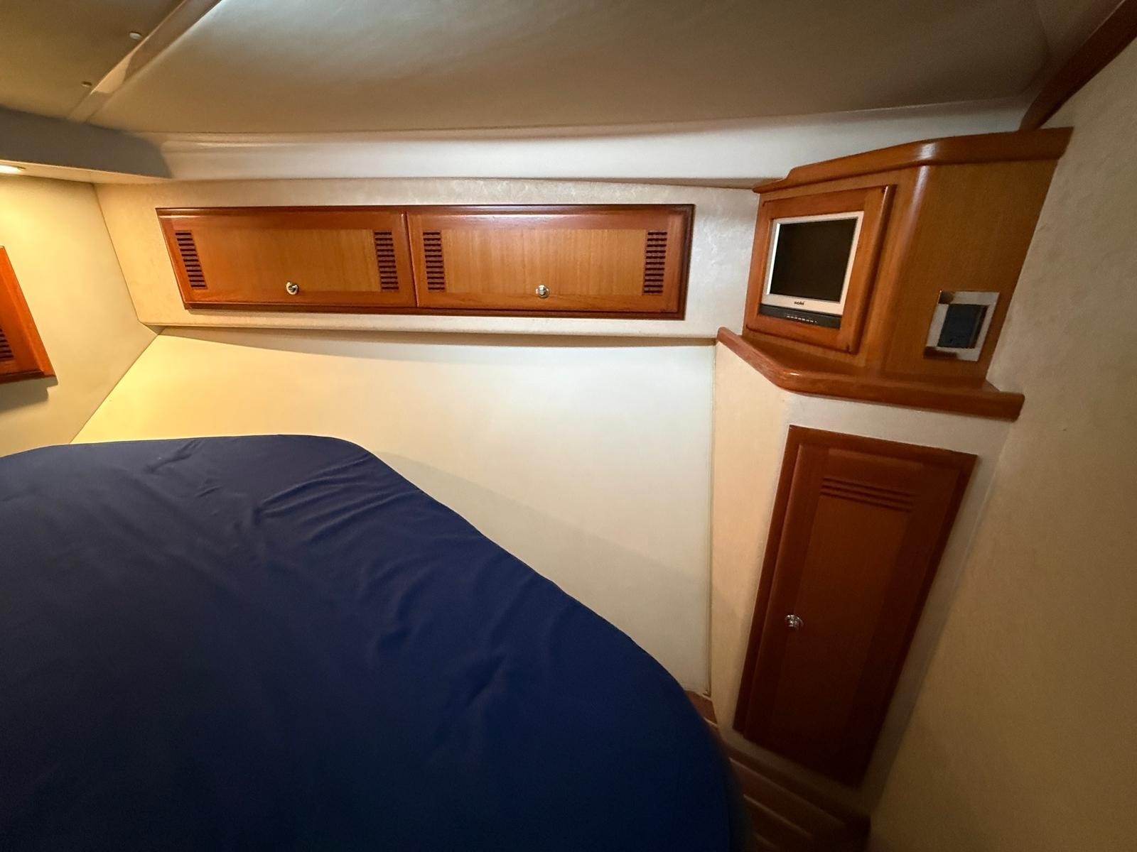 2004 Cabo 35 Flybridge