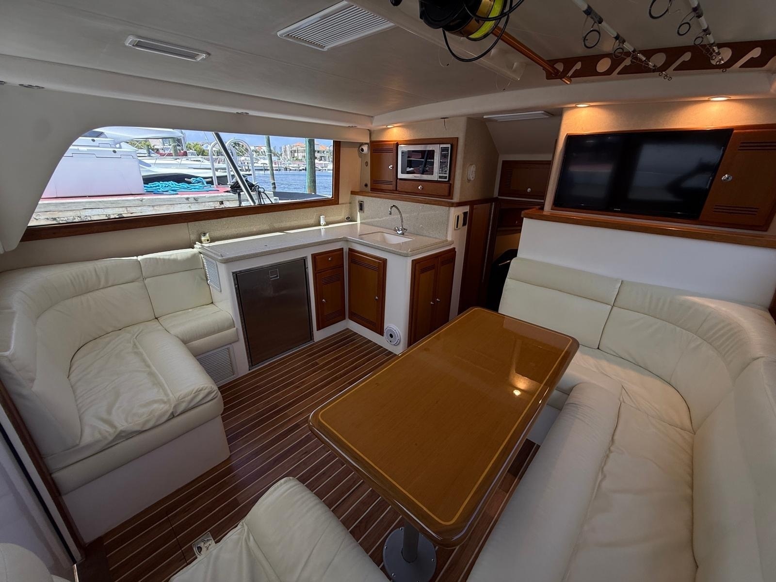 2004 Cabo 35 Flybridge