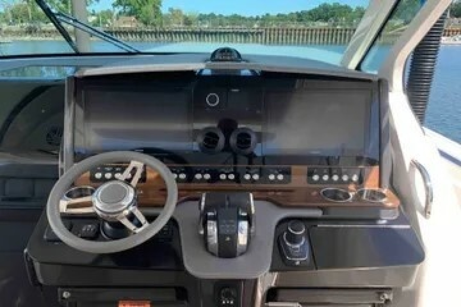 2021 Tiara Sport 