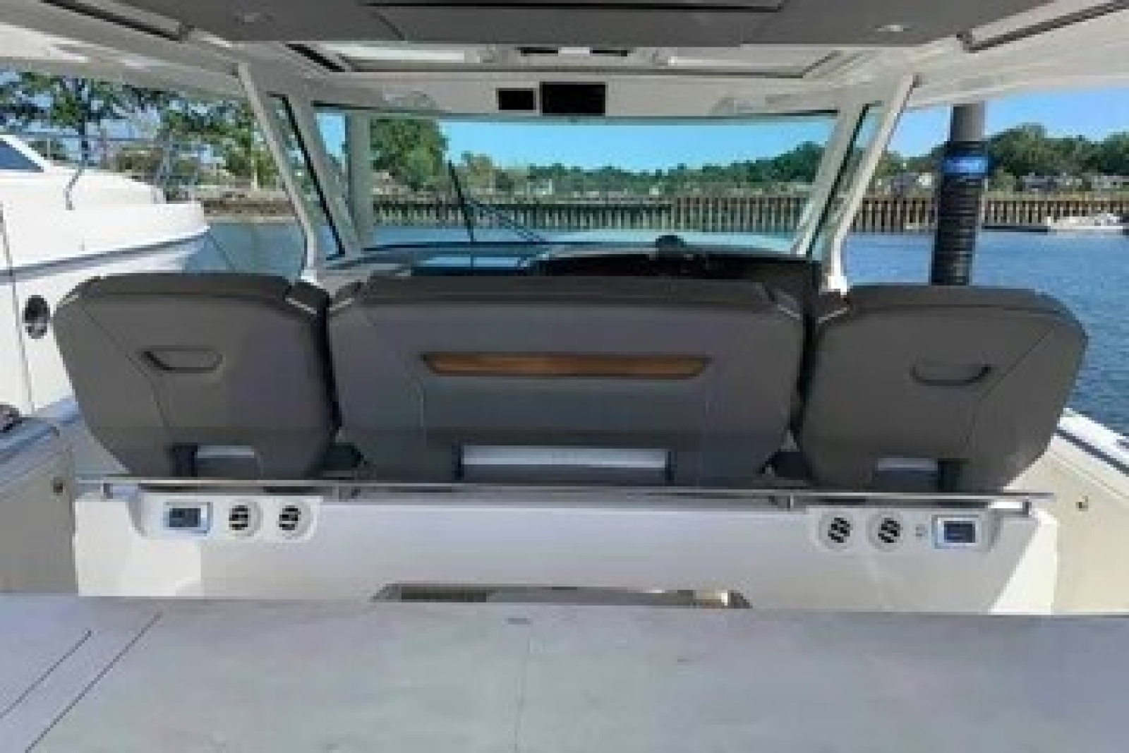 2021 Tiara Sport 