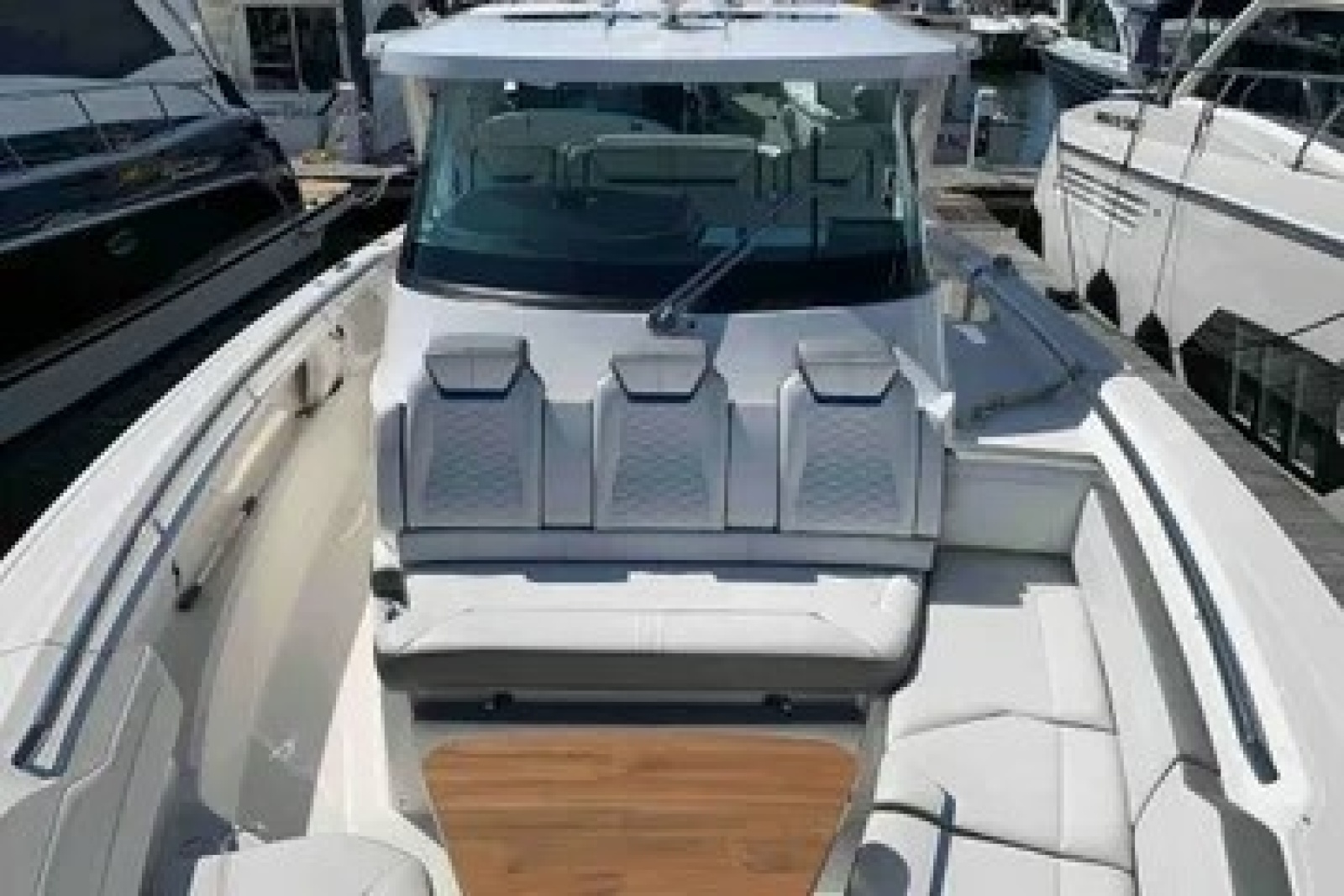 2021 Tiara Sport 