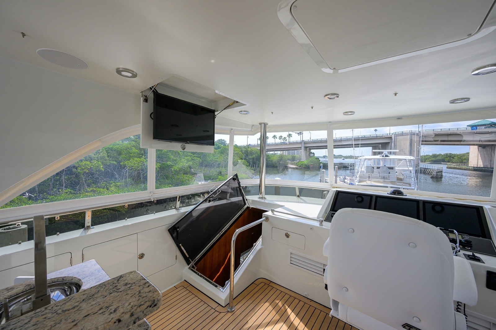 2016 Ocean Alexander 72 Pilothouse