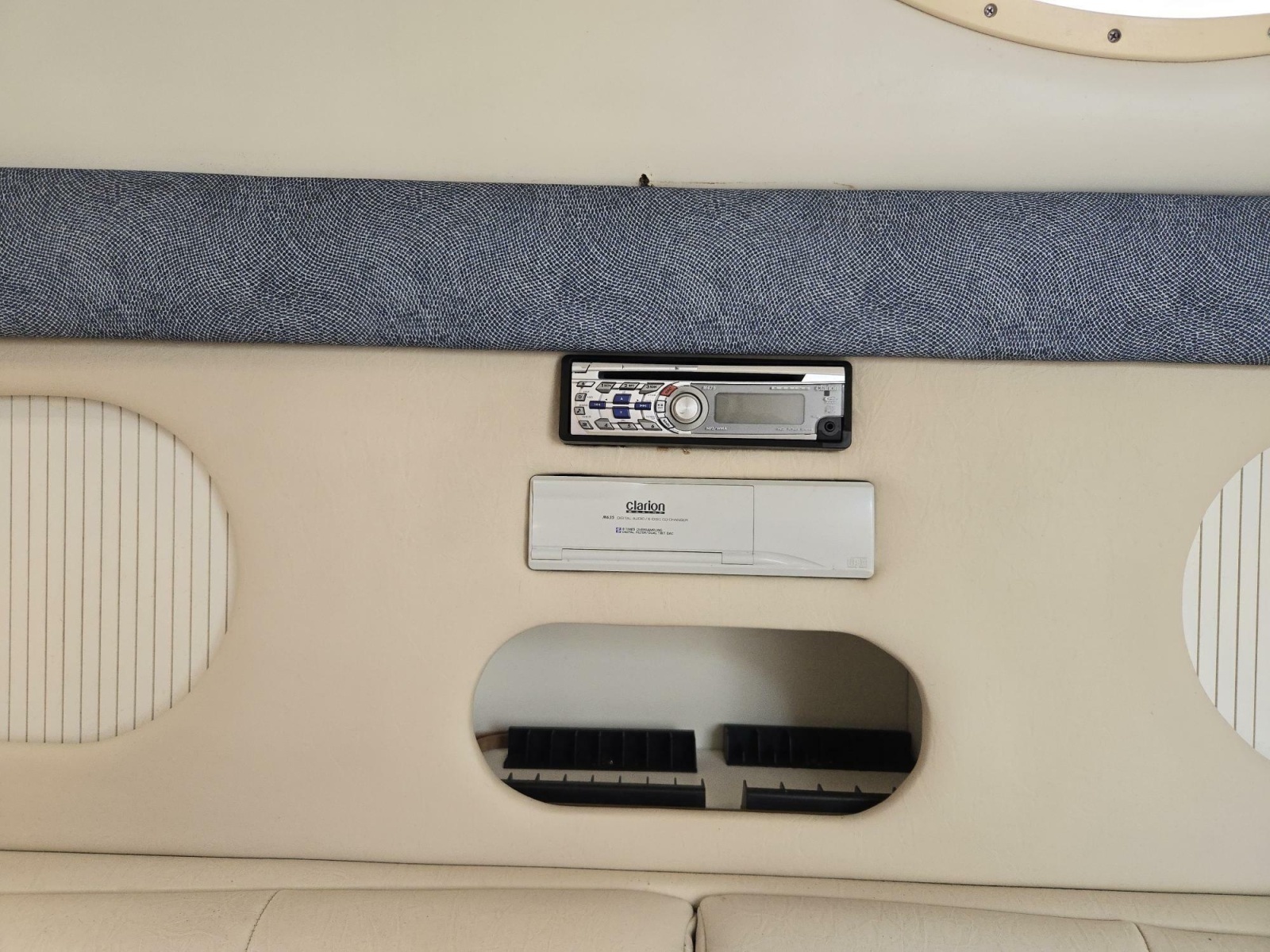1999 Rinker 330 Fiesta Vee