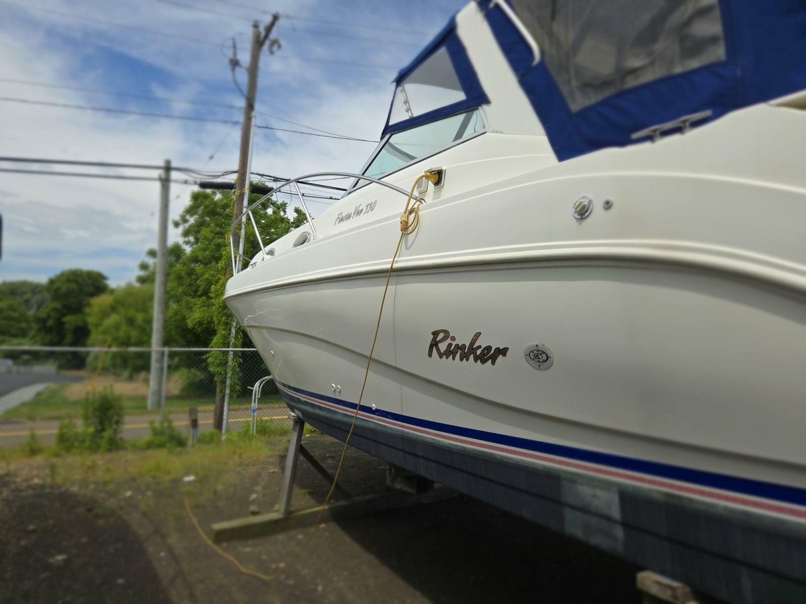 1999 Rinker 330 Fiesta Vee