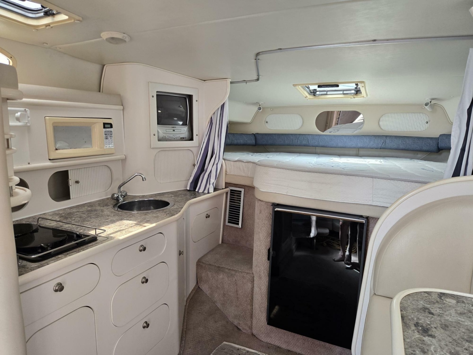 1999 Rinker 330 Fiesta Vee