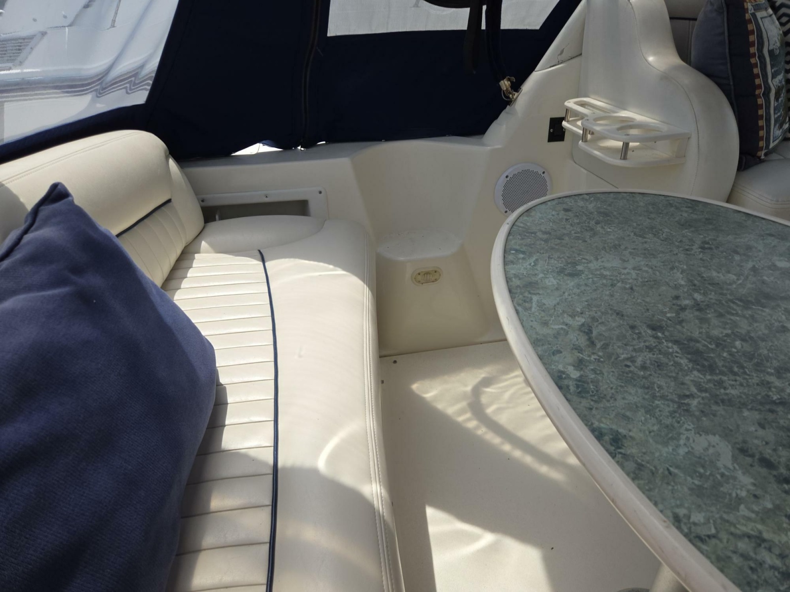 1999 Rinker 330 Fiesta Vee