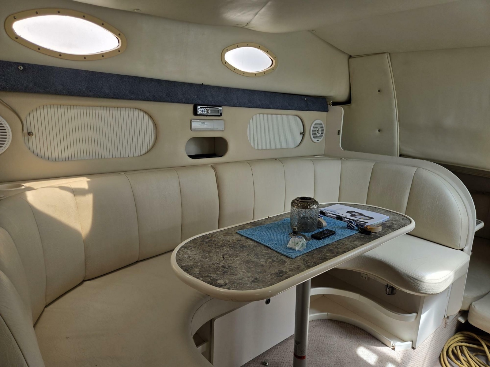 1999 Rinker 330 Fiesta Vee