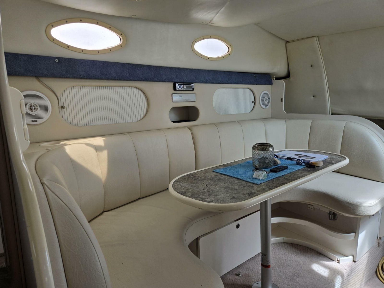 1999 Rinker 330 Fiesta Vee