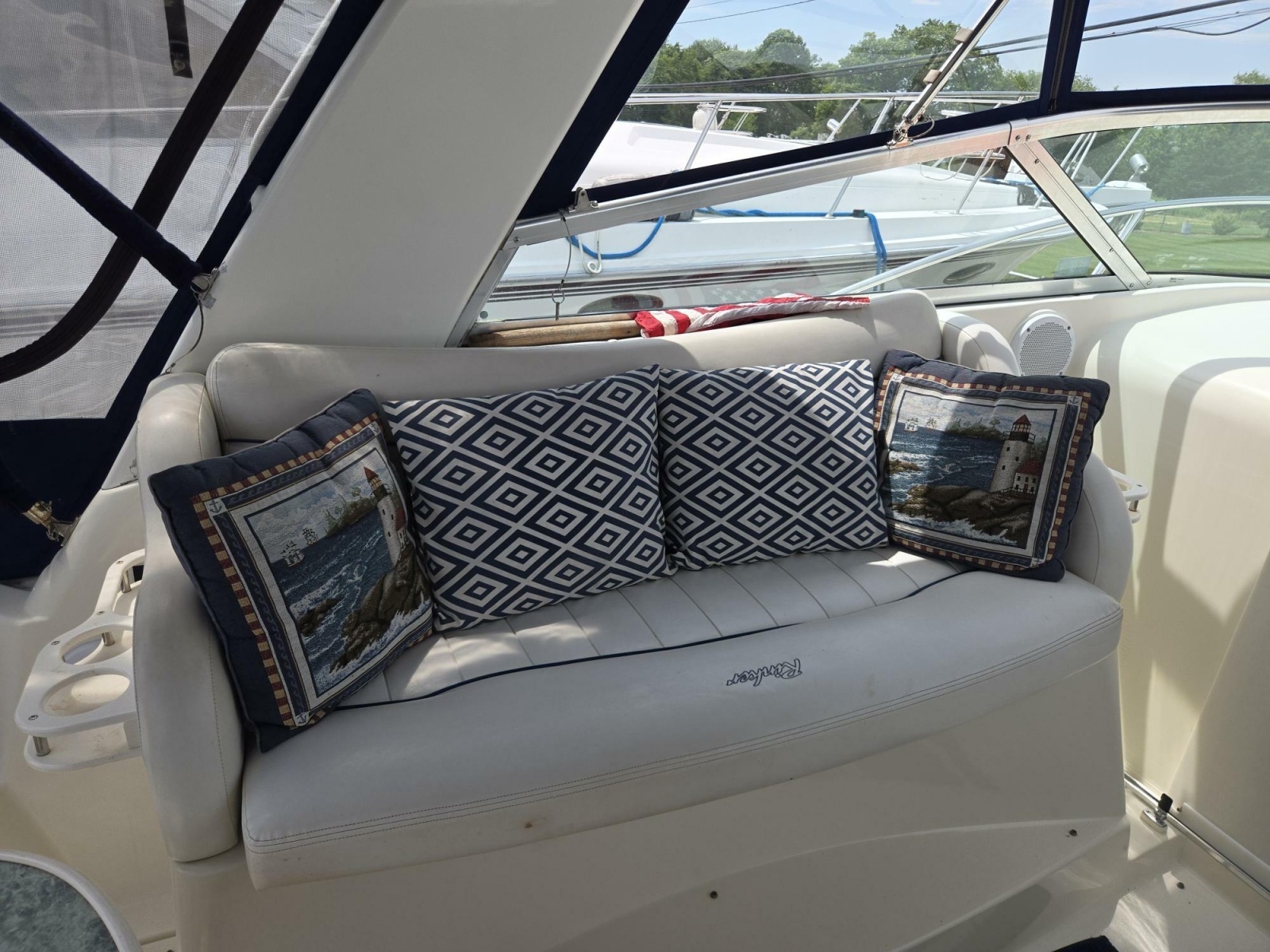 1999 Rinker 330 Fiesta Vee