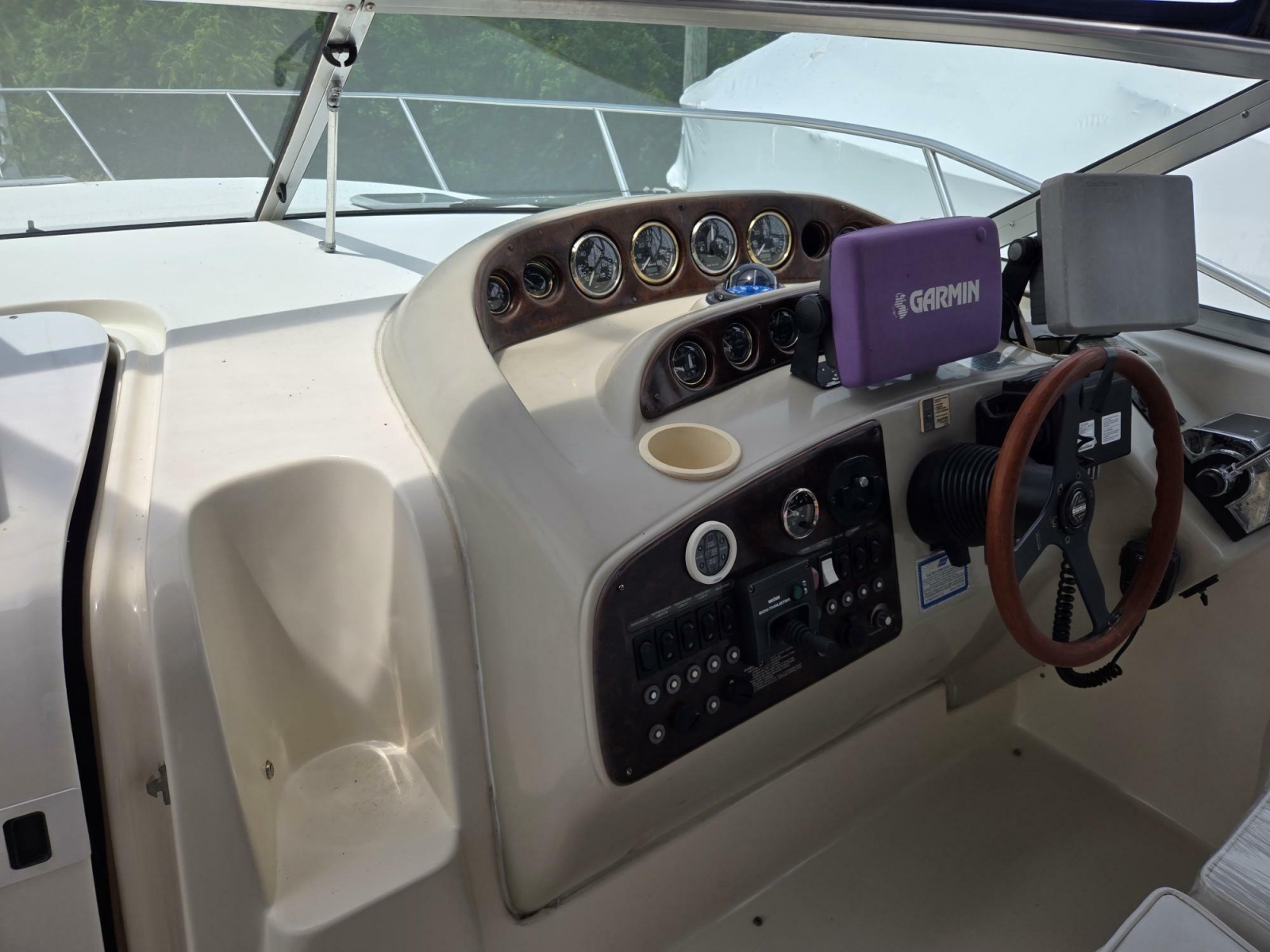 1999 Rinker 330 Fiesta Vee