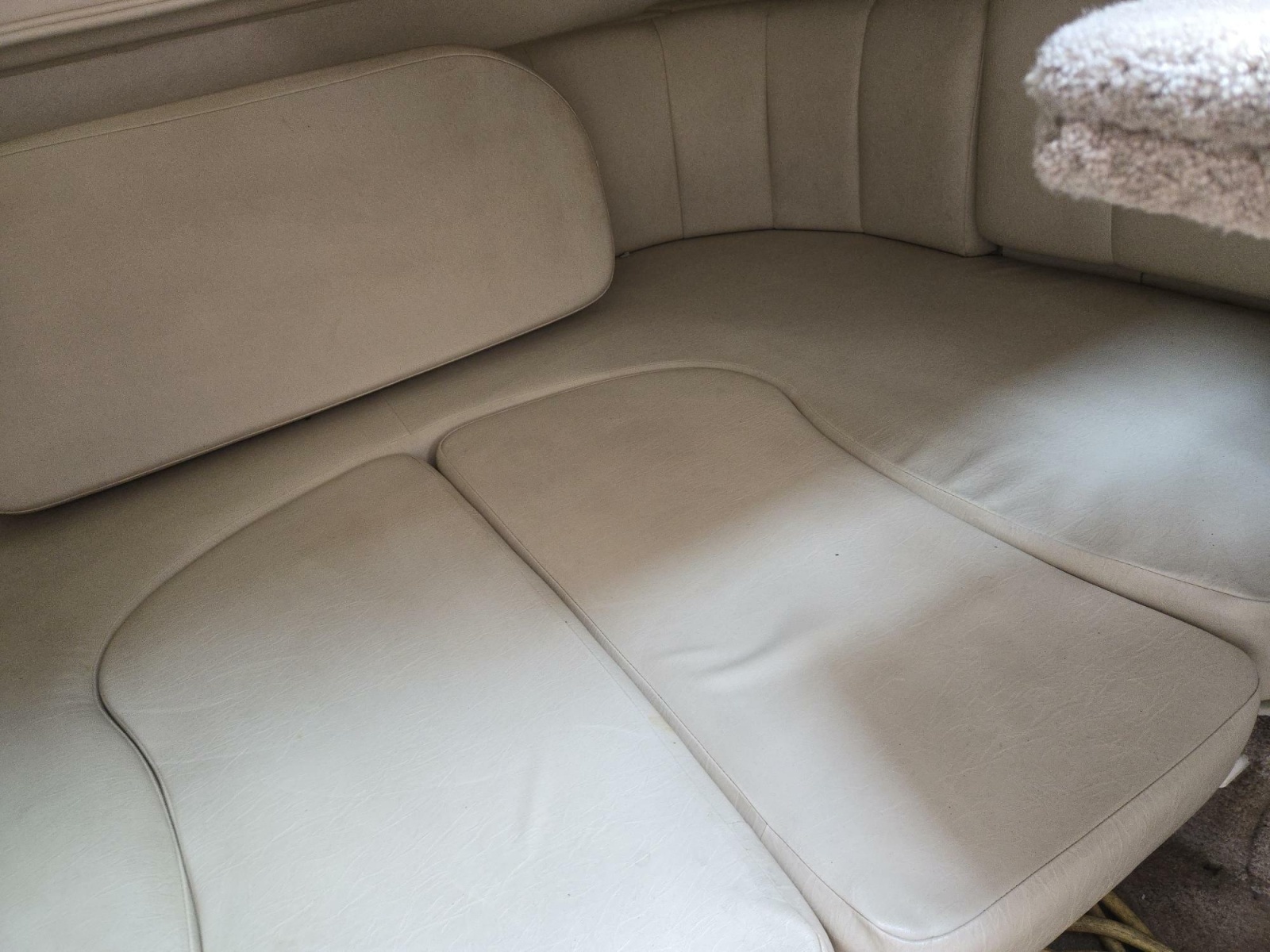 1999 Rinker 330 Fiesta Vee