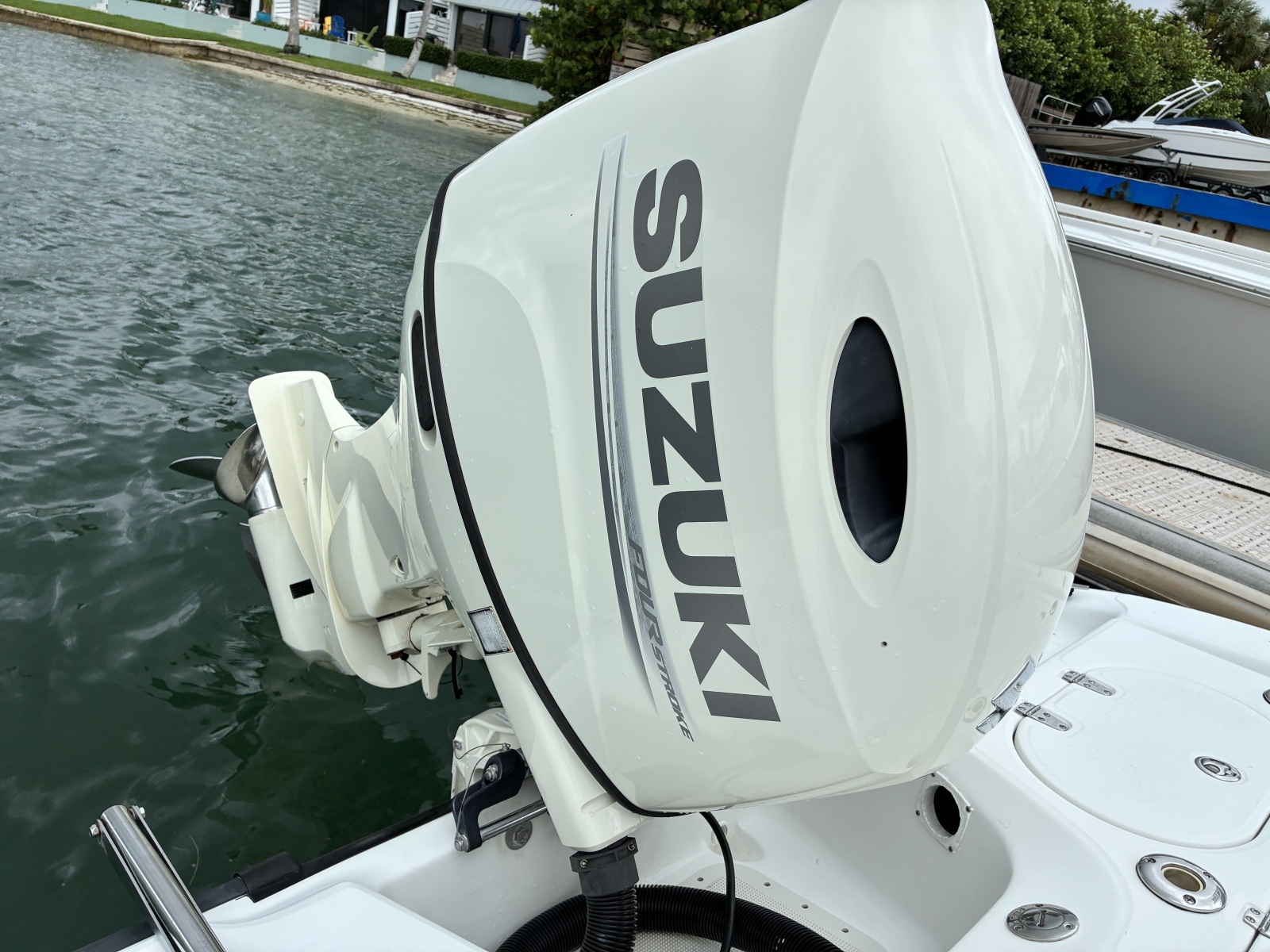 2004 Boston Whaler 220 Dauntless