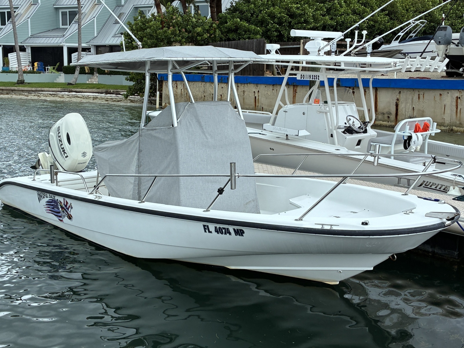 2004 Boston Whaler 220 Dauntless