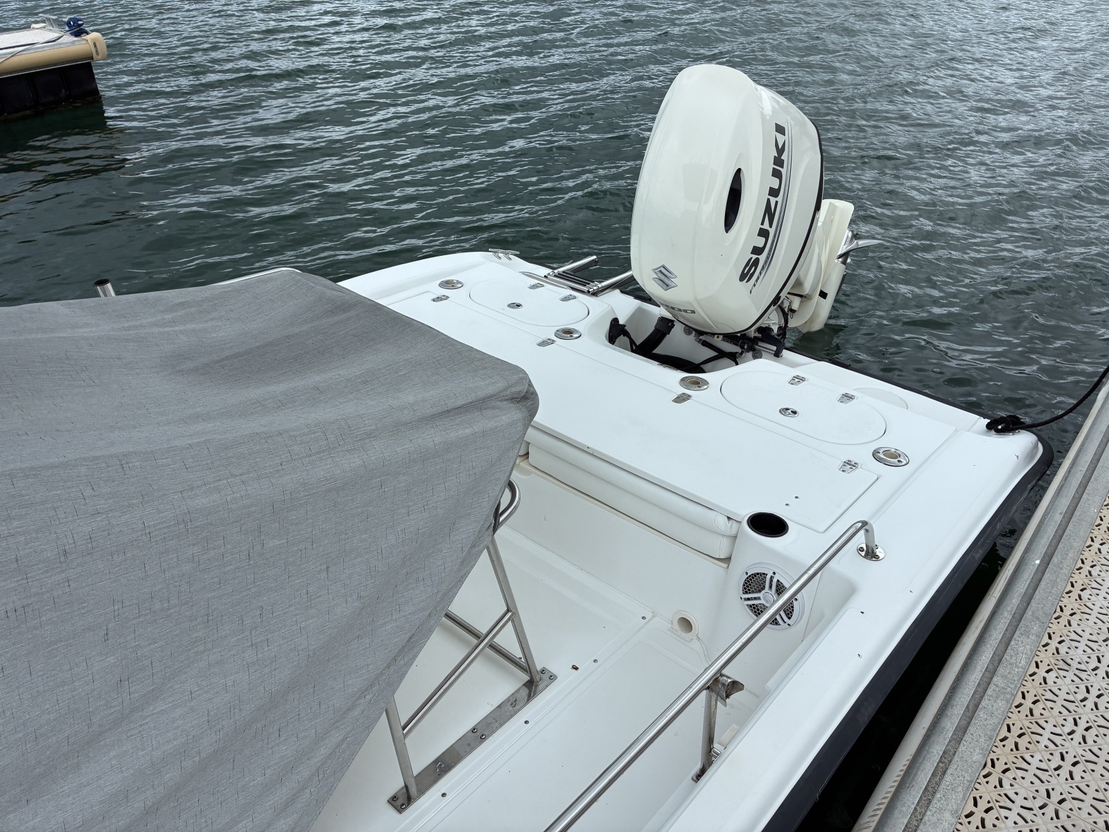 2004 Boston Whaler 220 Dauntless