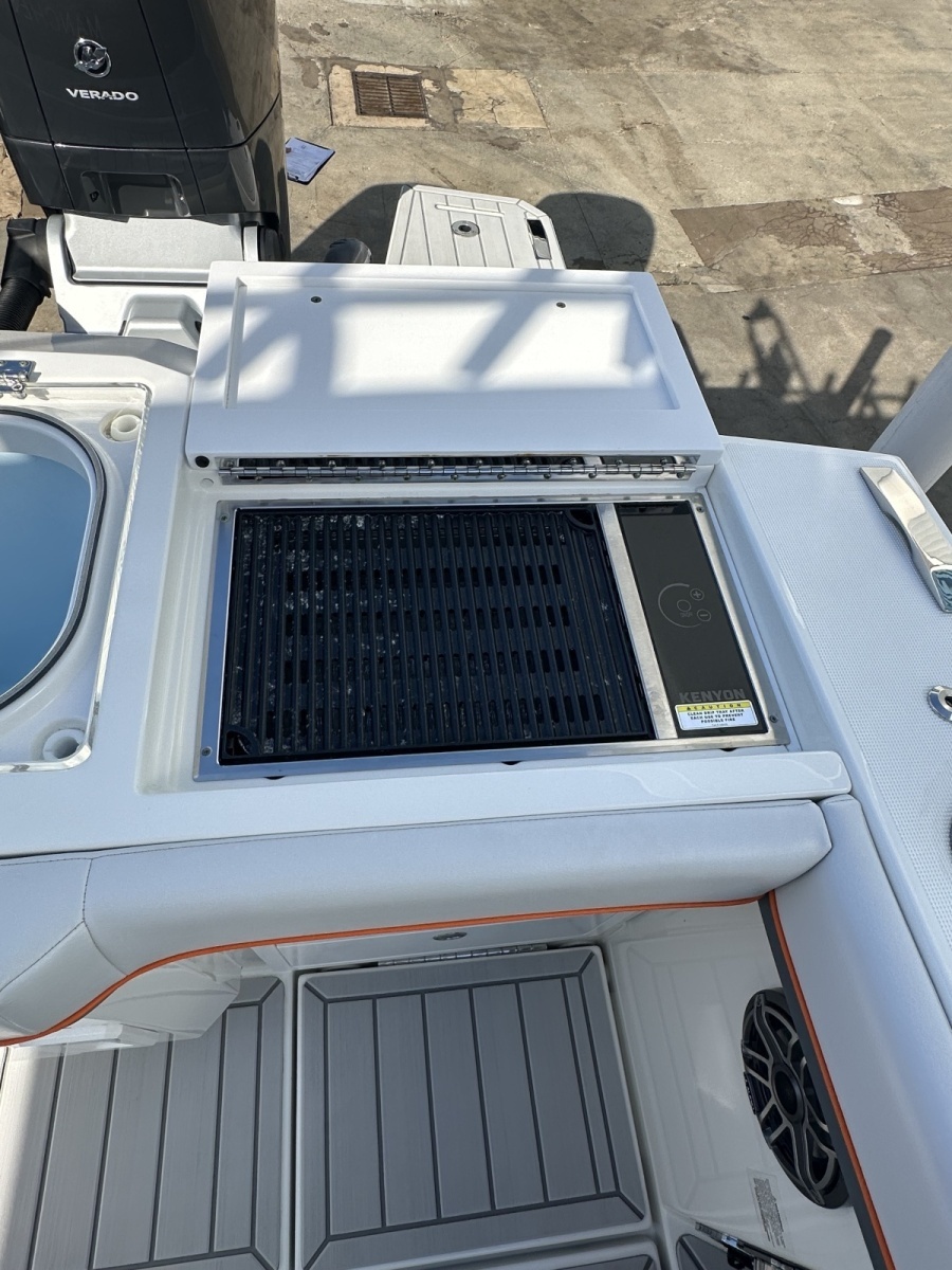 2024 Formula 387 Center Console Fish