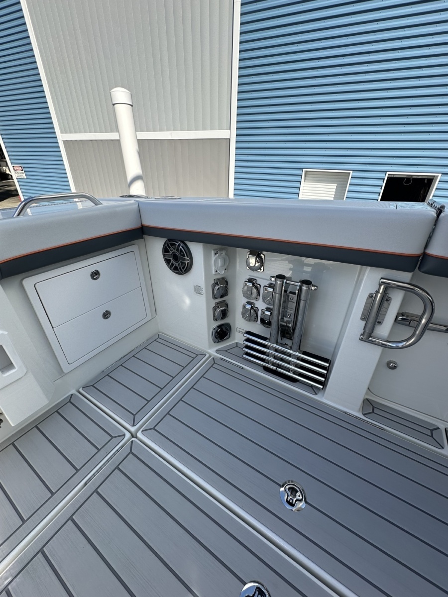 2024 Formula 387 Center Console Fish