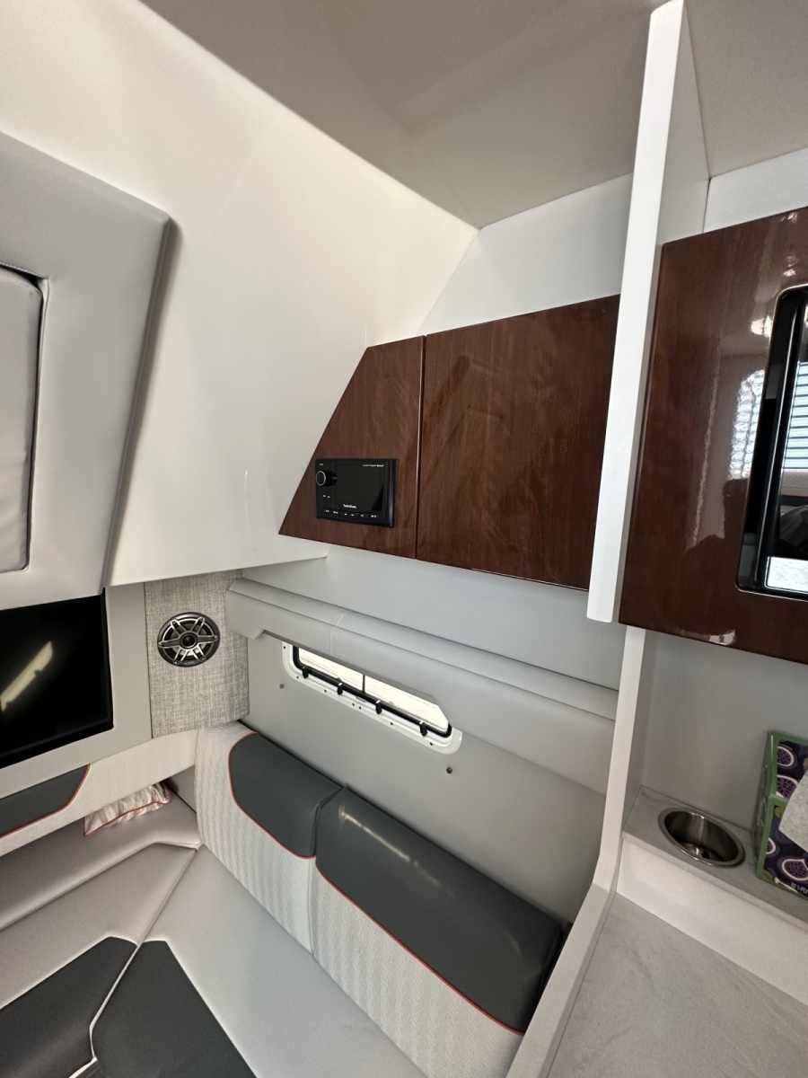 2024 Formula 387 Center Console Fish