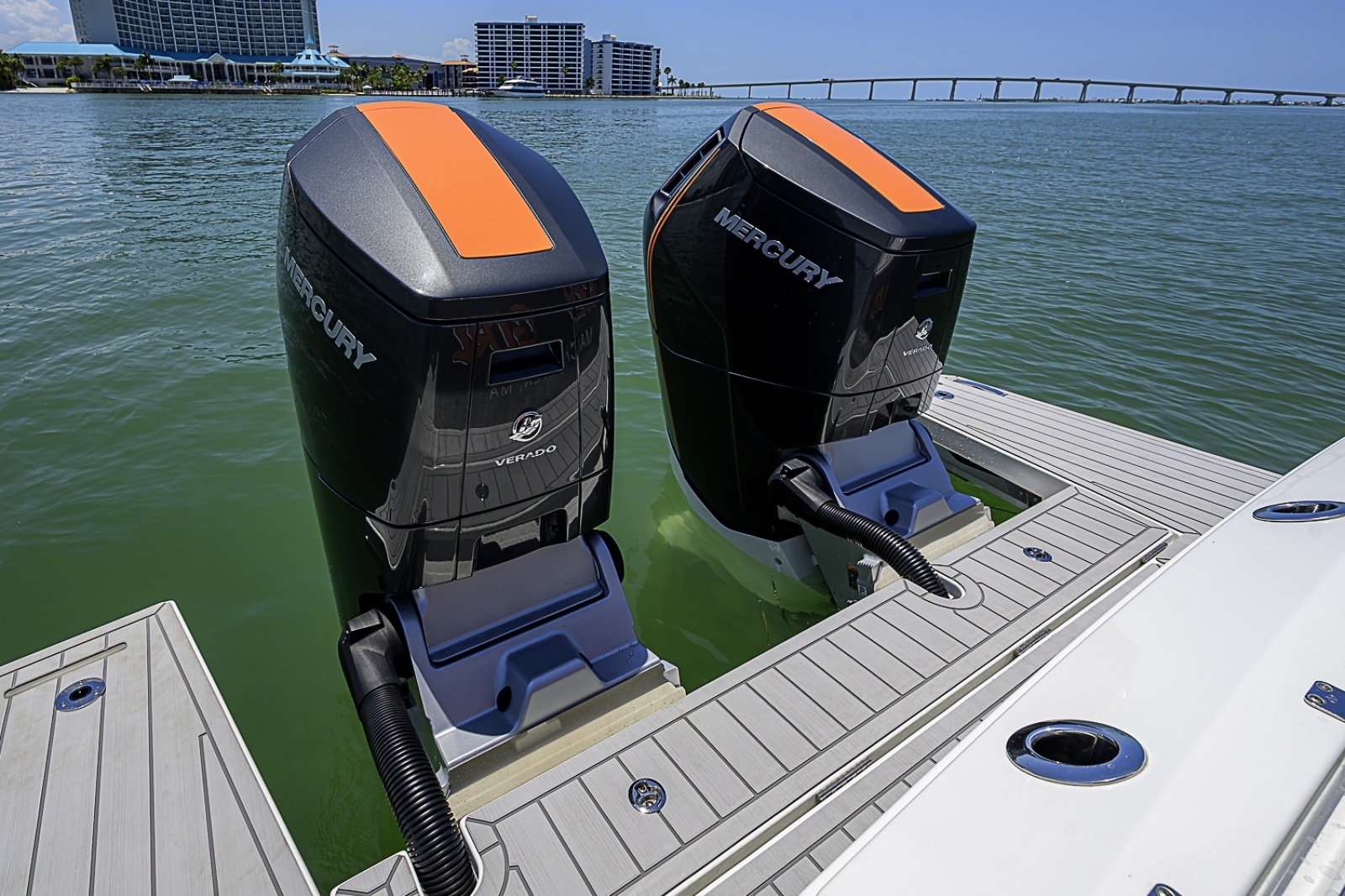 2024 Formula 387 Center Console Fish