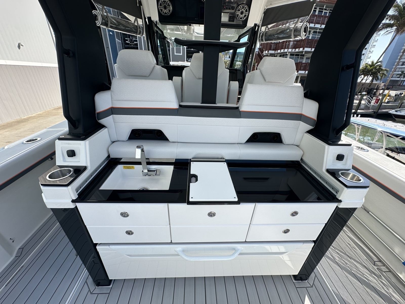 2024 Formula 387 Center Console Fish