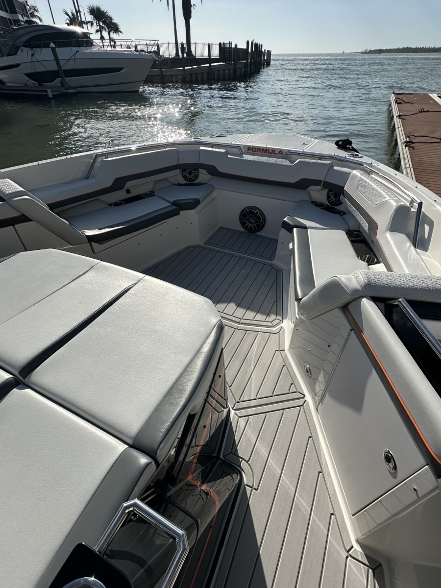 2024 Formula 387 Center Console Fish