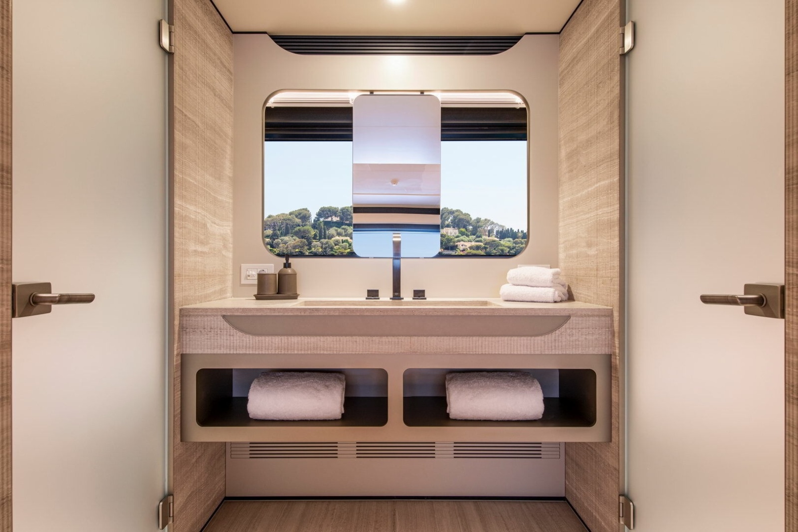 2022 Van der Valk 34M Explorer