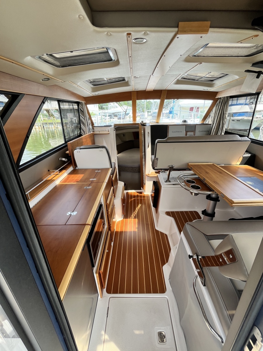 2023 Cutwater 32 Coupe