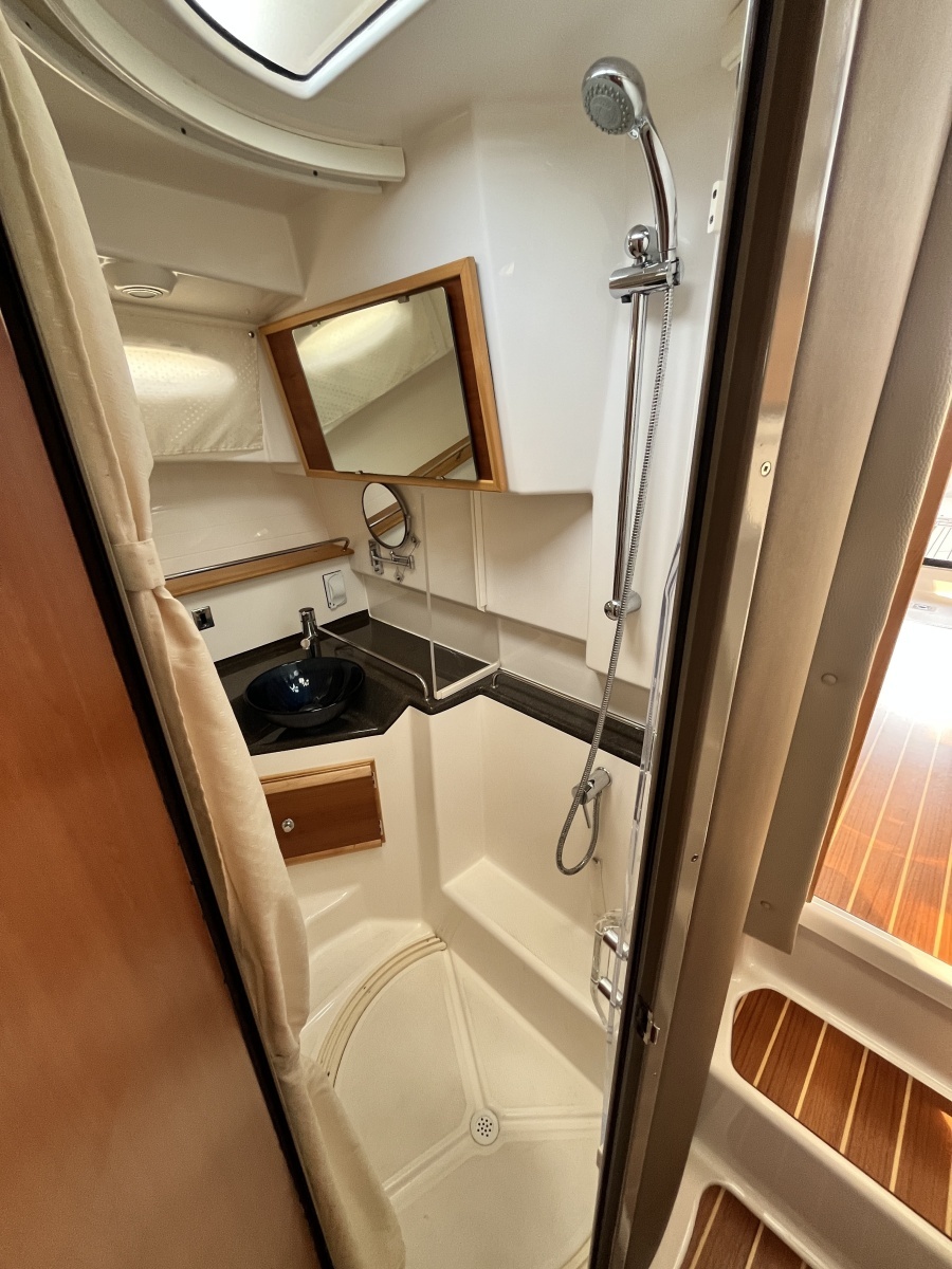 2023 Cutwater 32 Coupe