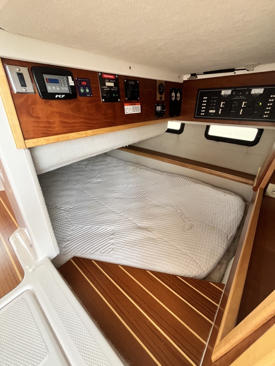2023 Cutwater 32 Coupe