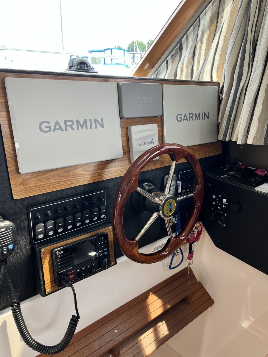 2023 Cutwater 32 Coupe
